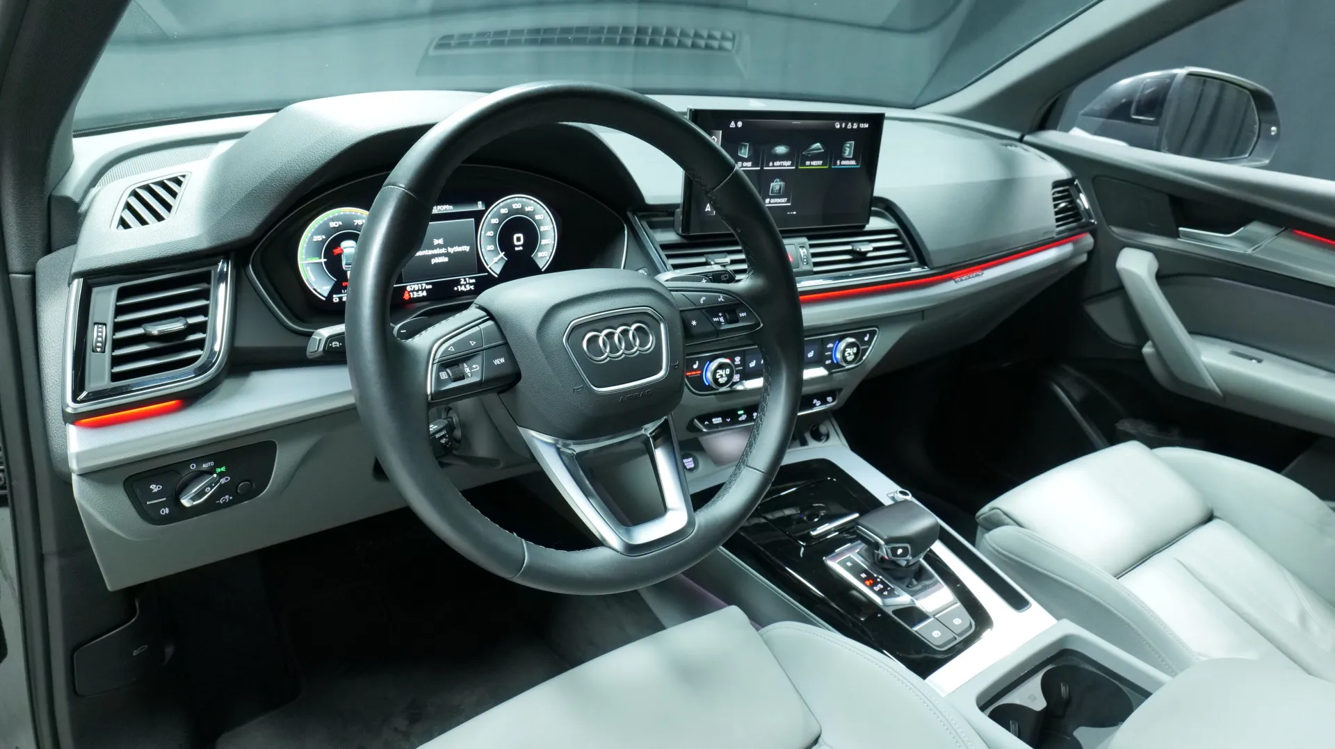 Autokuva 10 - RVB-421