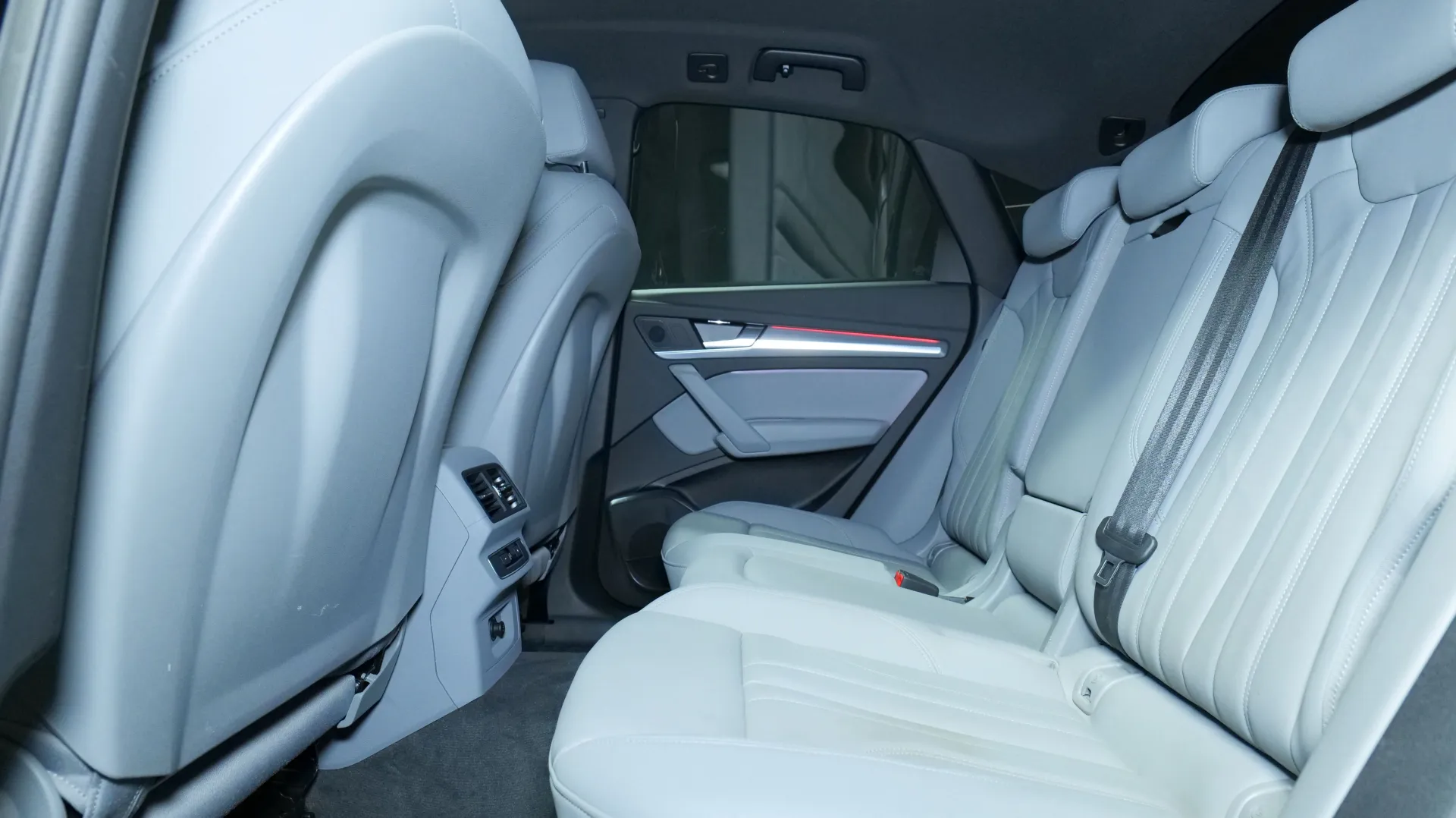 Autokuva 14 - RVB-421