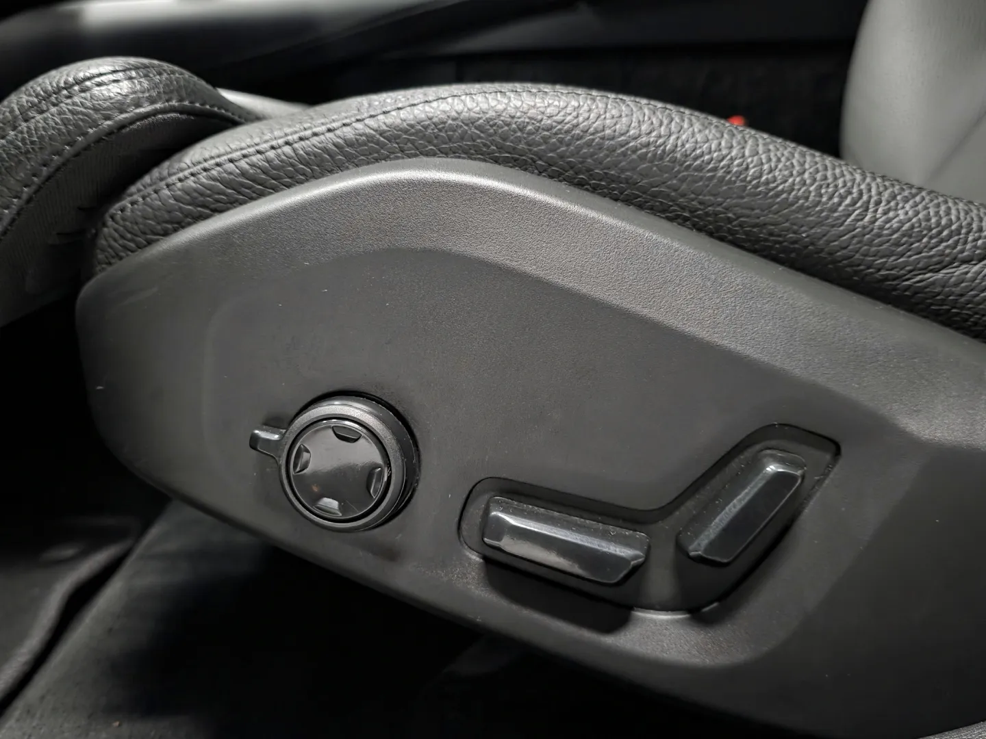 Autokuva 16 - RVS-215