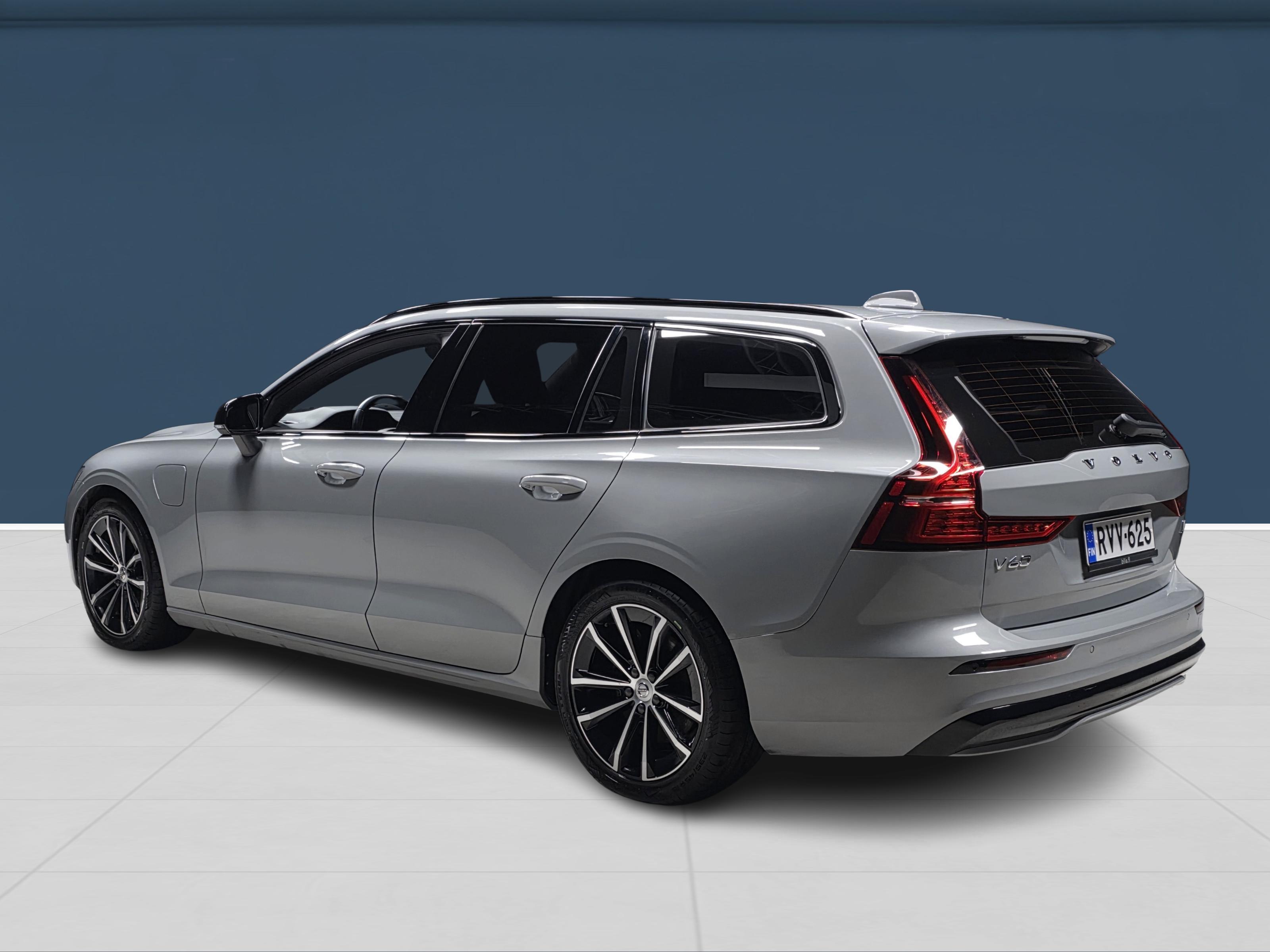 Volvo V60 2024, photo 6/17