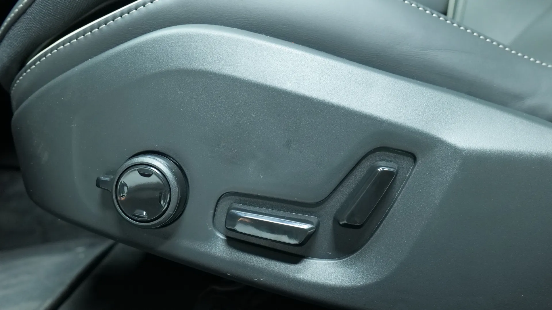 Autokuva 11 - RXB-539