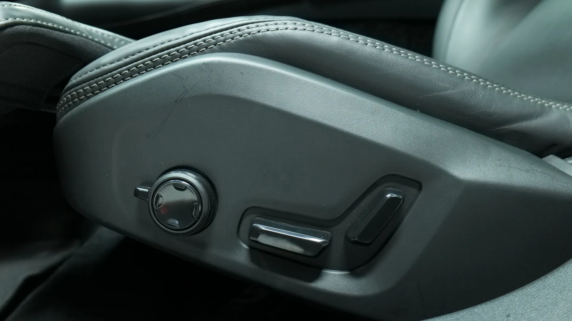 Autokuva 11 - RXJ-294