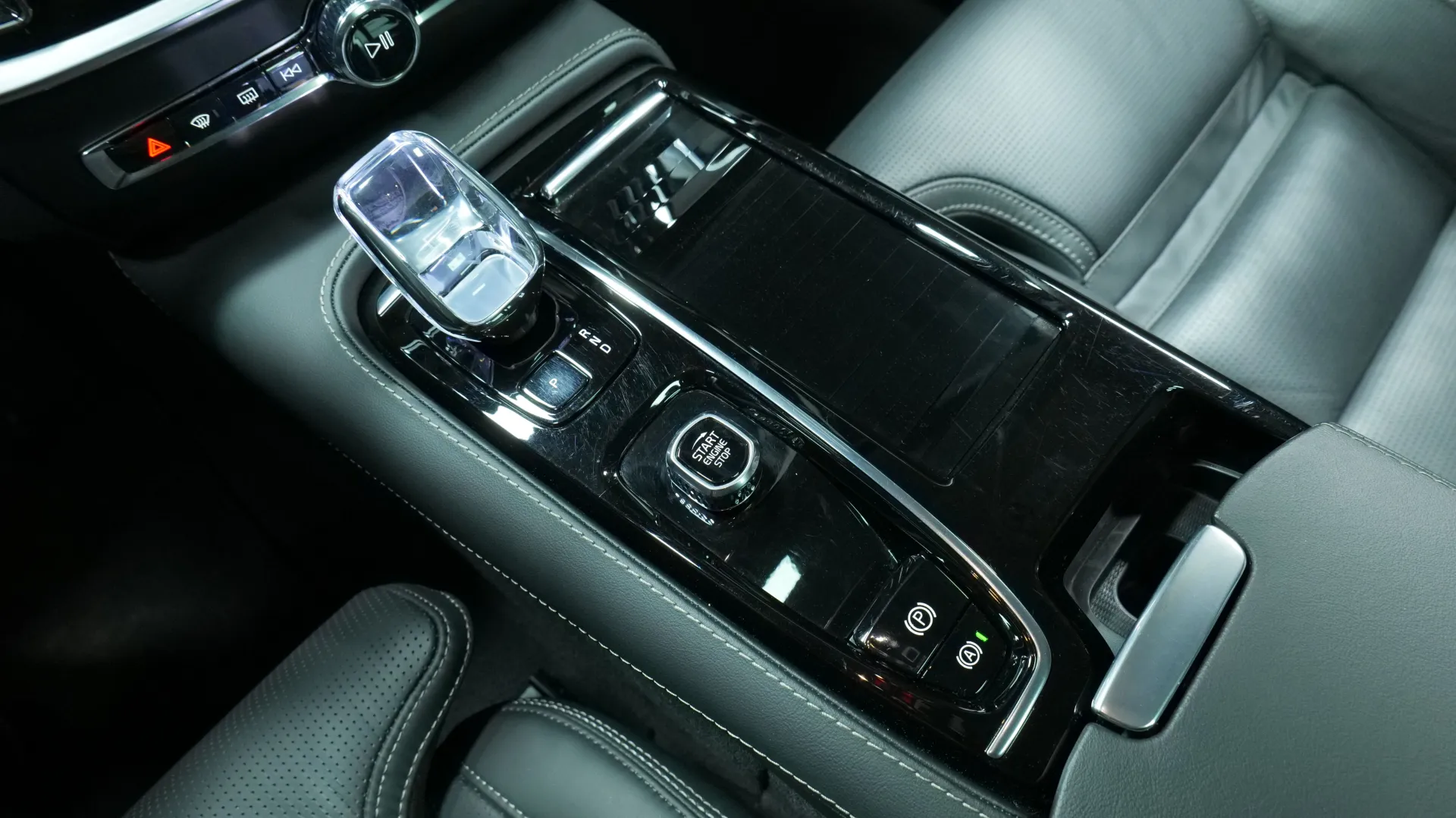 Autokuva 9 - RXJ-294