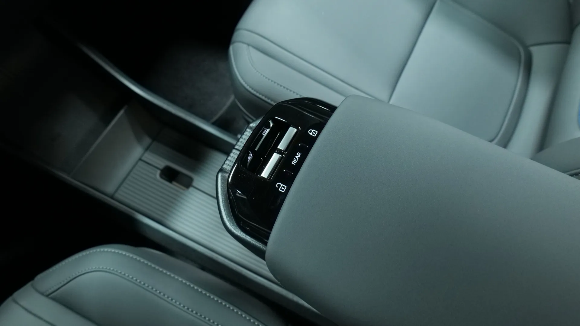 Autokuva 9 - RXJ-747