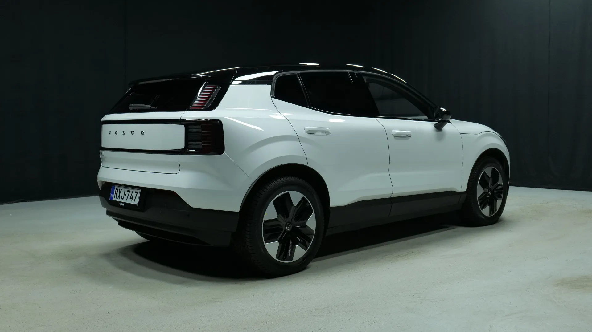 Autokuva 3 - RXJ-747