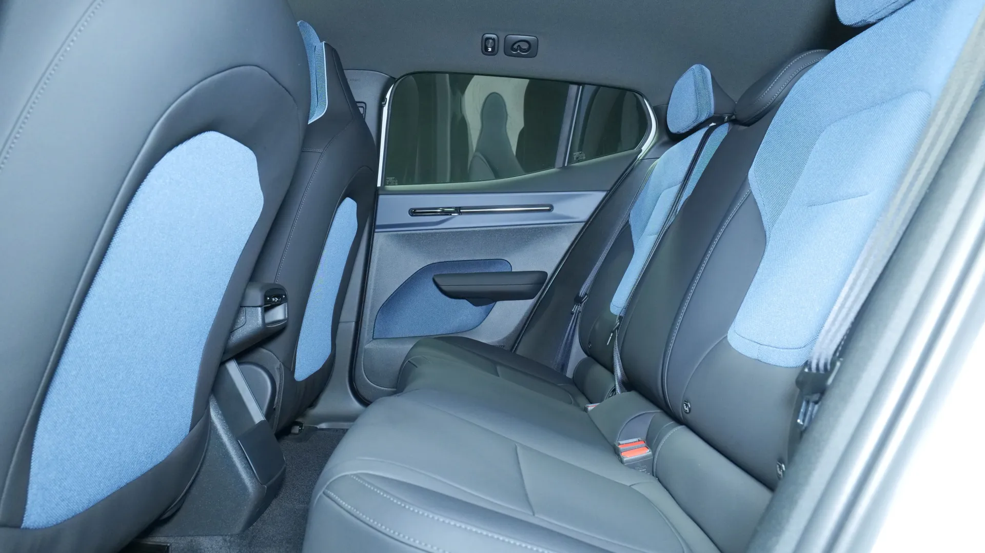 Autokuva 14 - RXJ-747