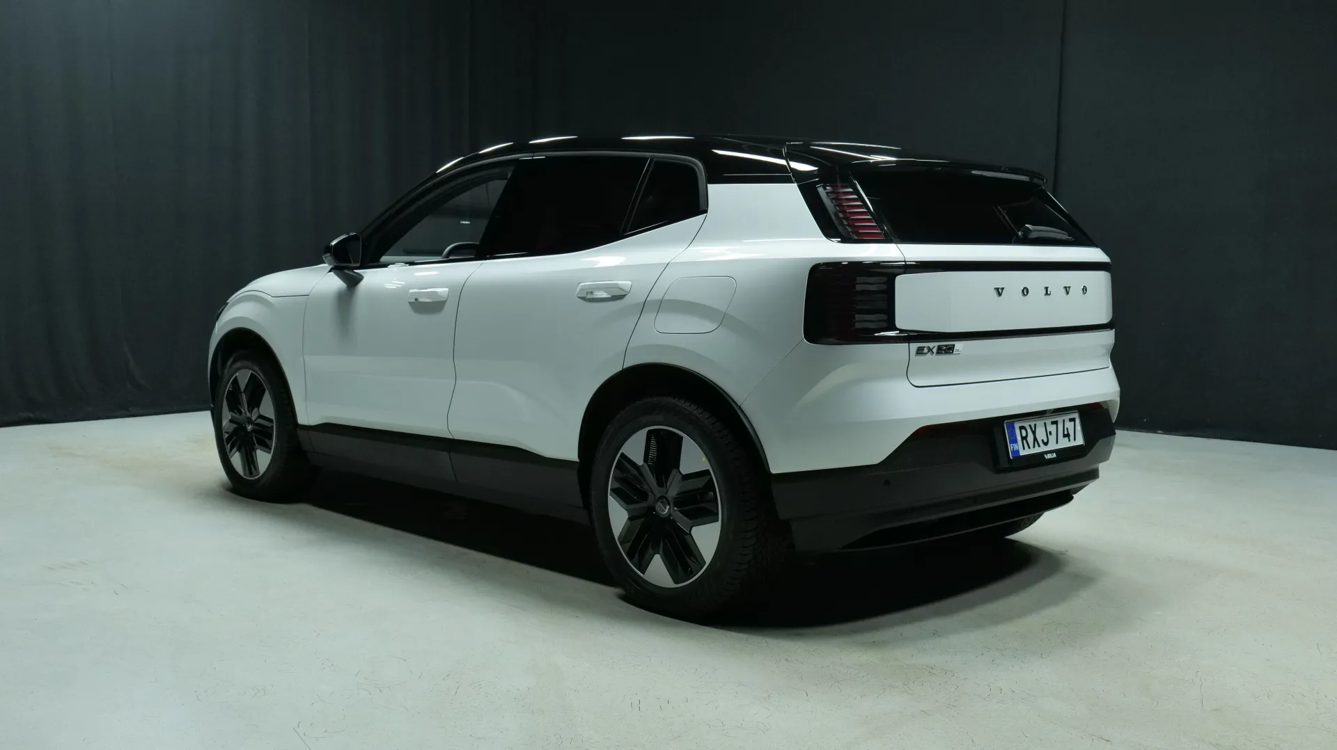 Autokuva 2 - RXJ-747