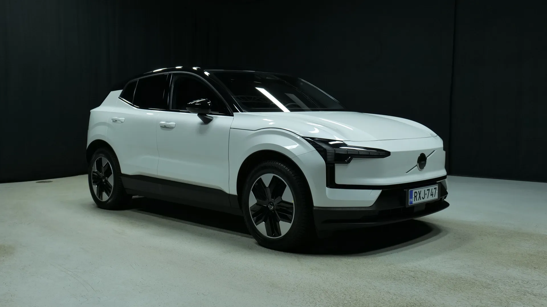 Autokuva 8 - RXJ-747