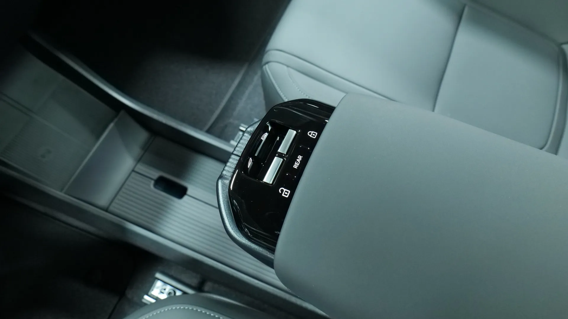 Autokuva 7 - RXM-547