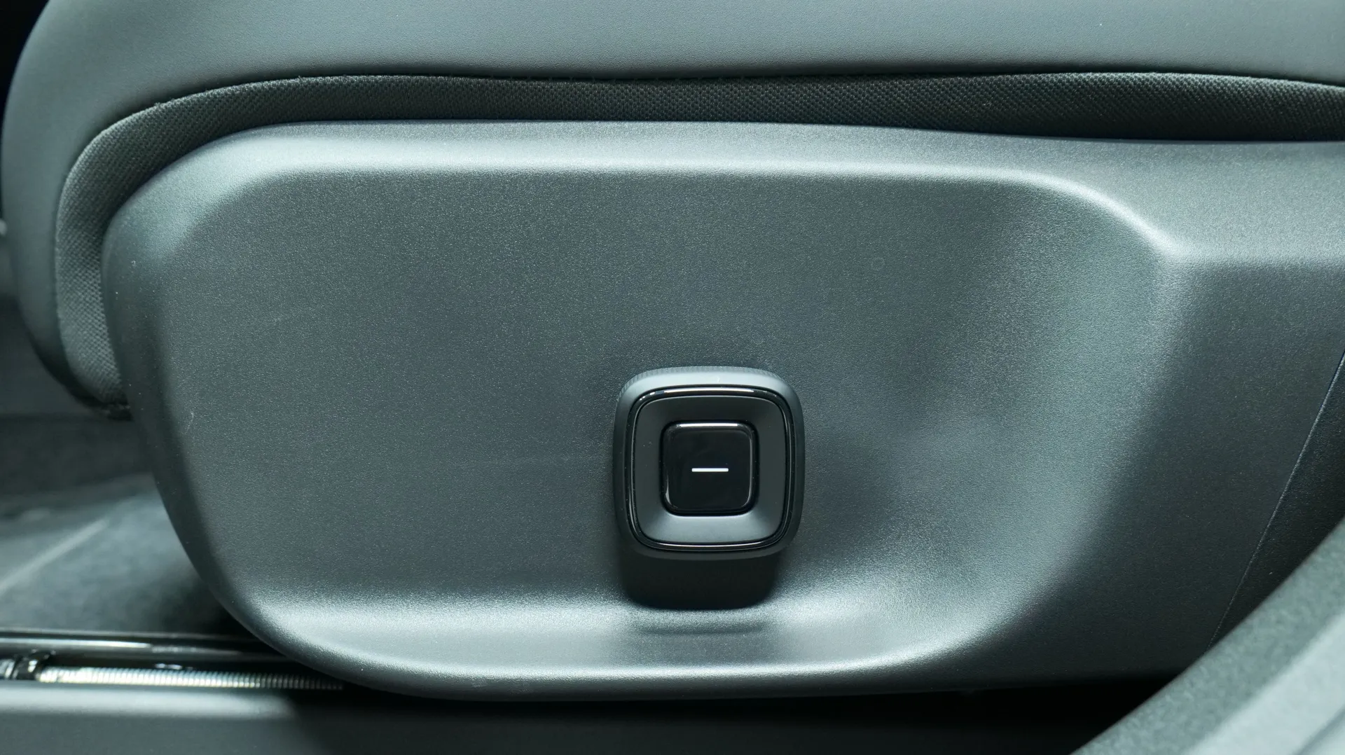 Autokuva 9 - RXM-547