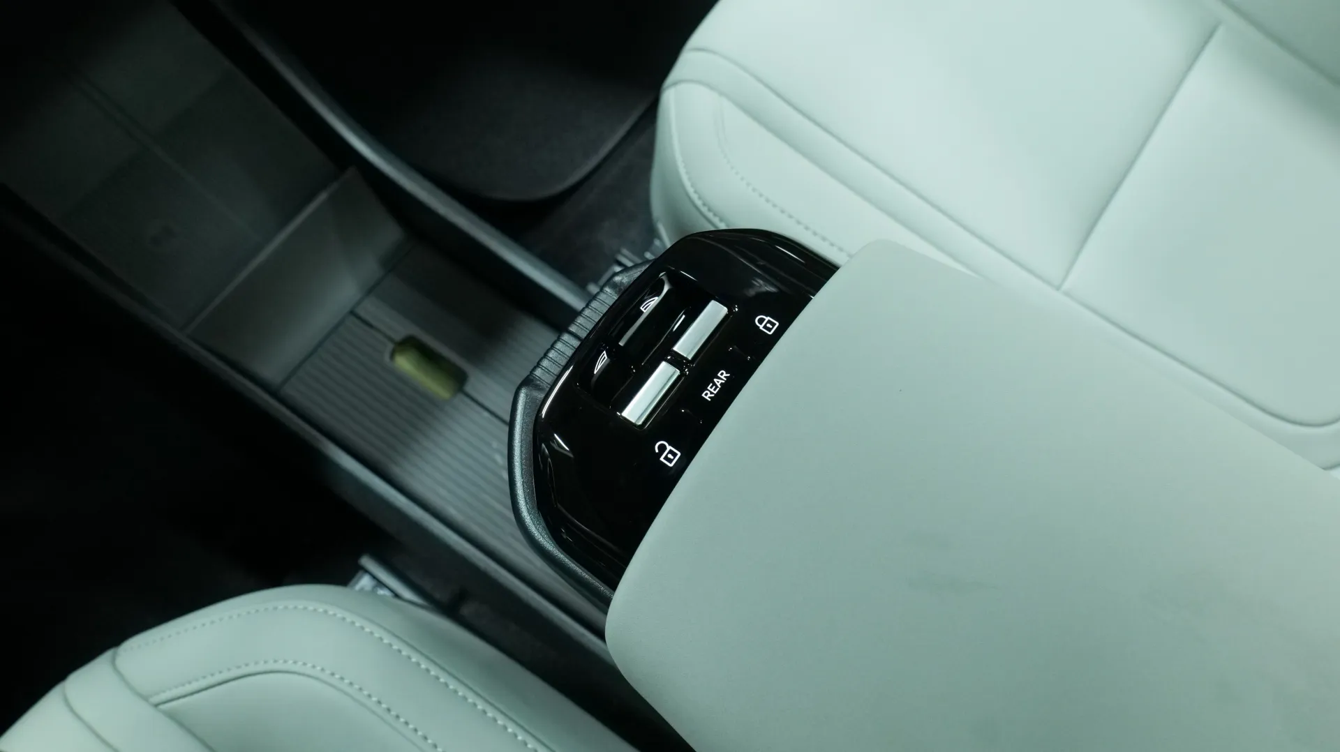 Autokuva 7 - RXM-551