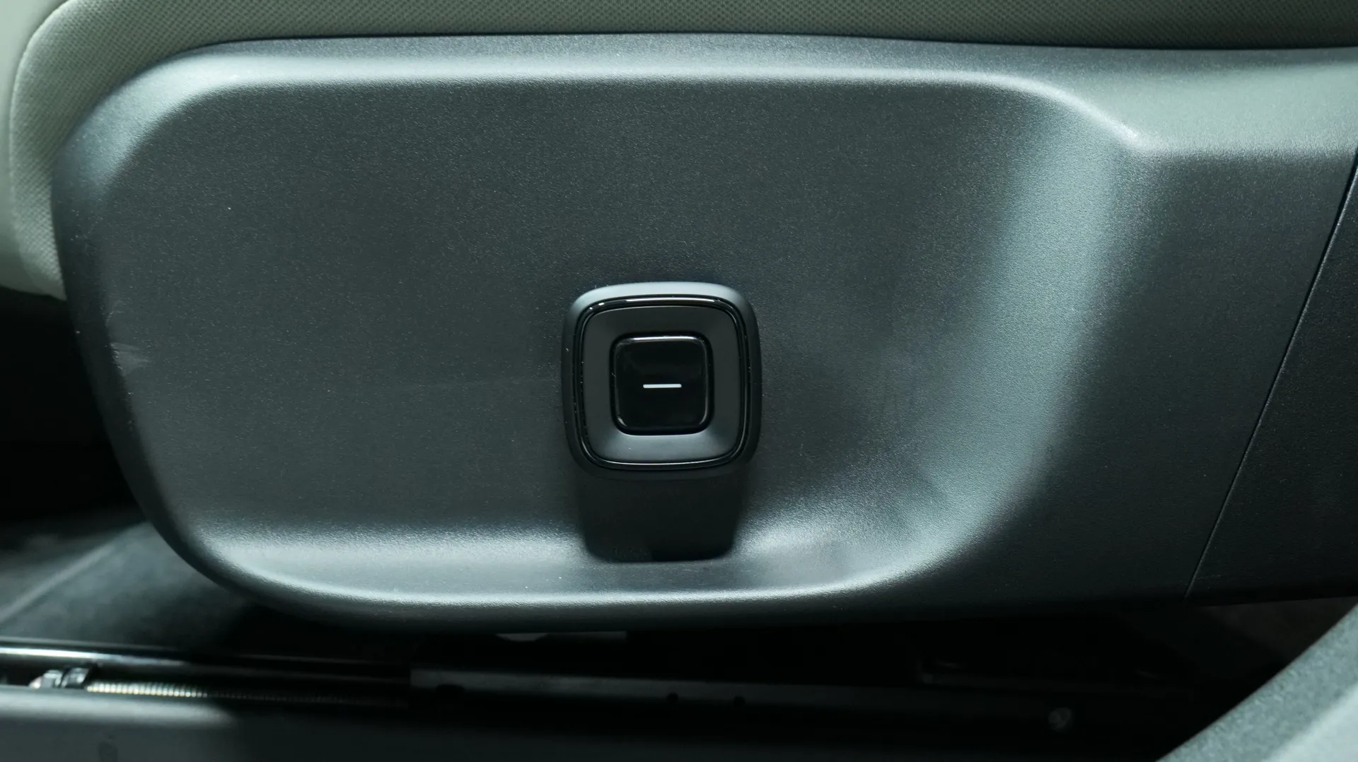 Autokuva 9 - RXM-551