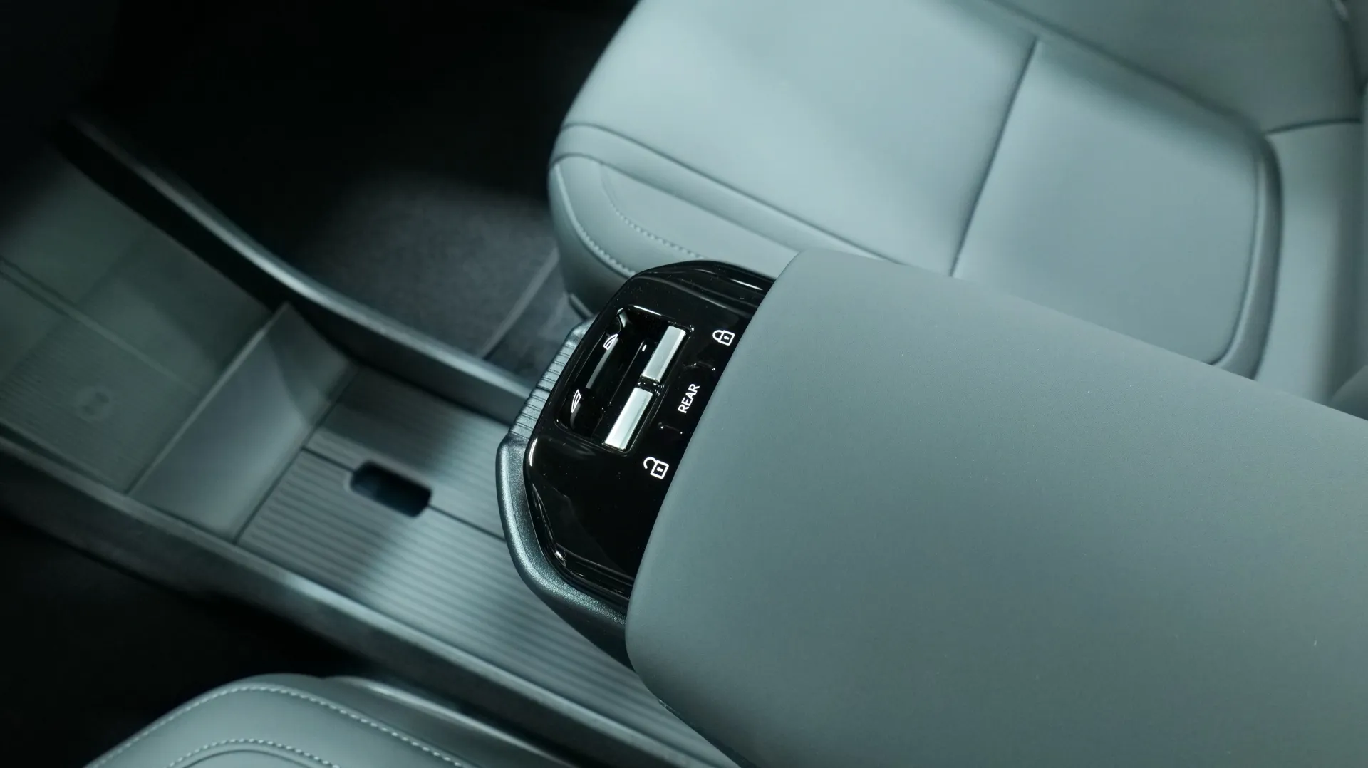 Autokuva 7 - RXN-910