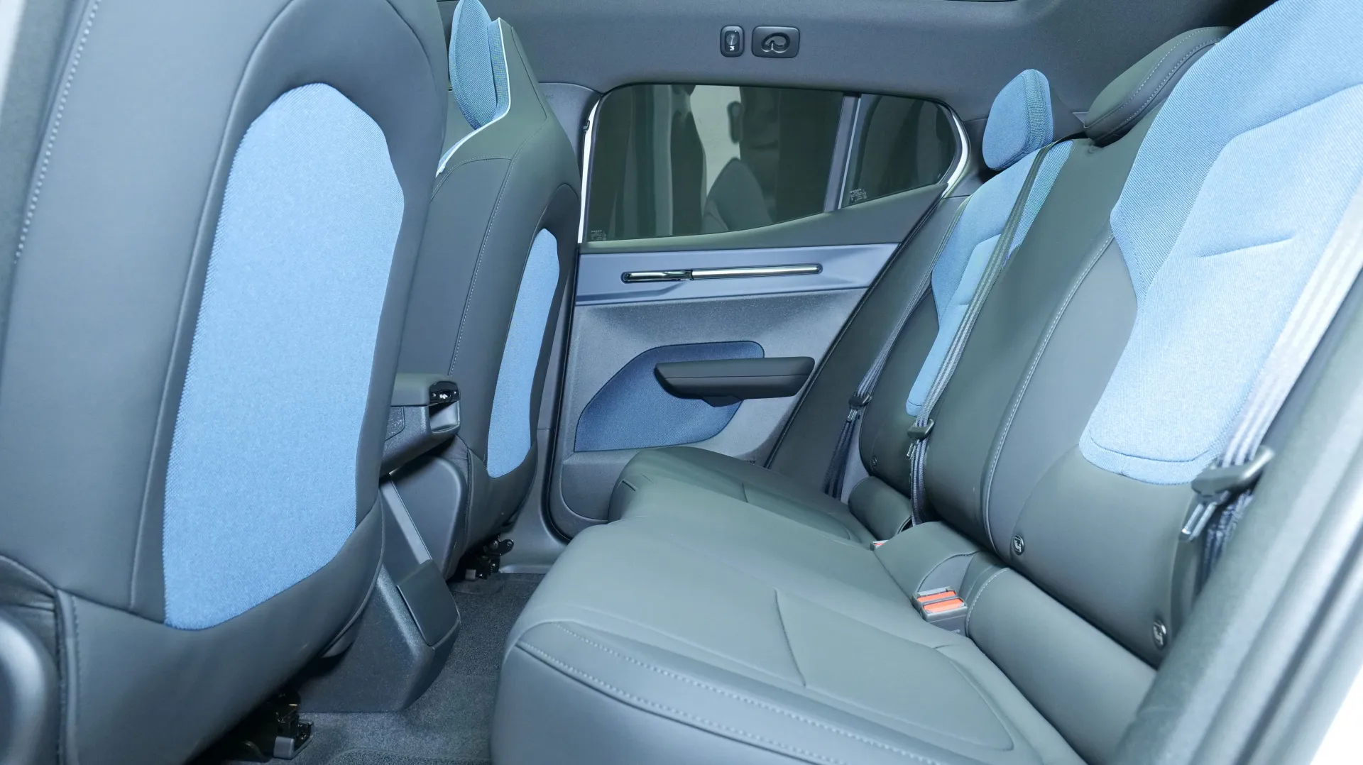 Autokuva 14 - RXN-910