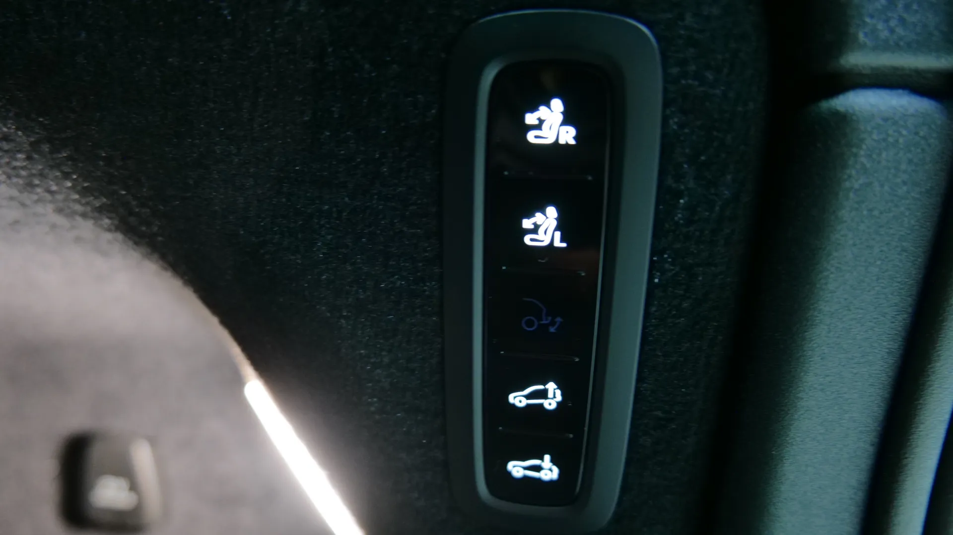 Autokuva 27 - RXN-912