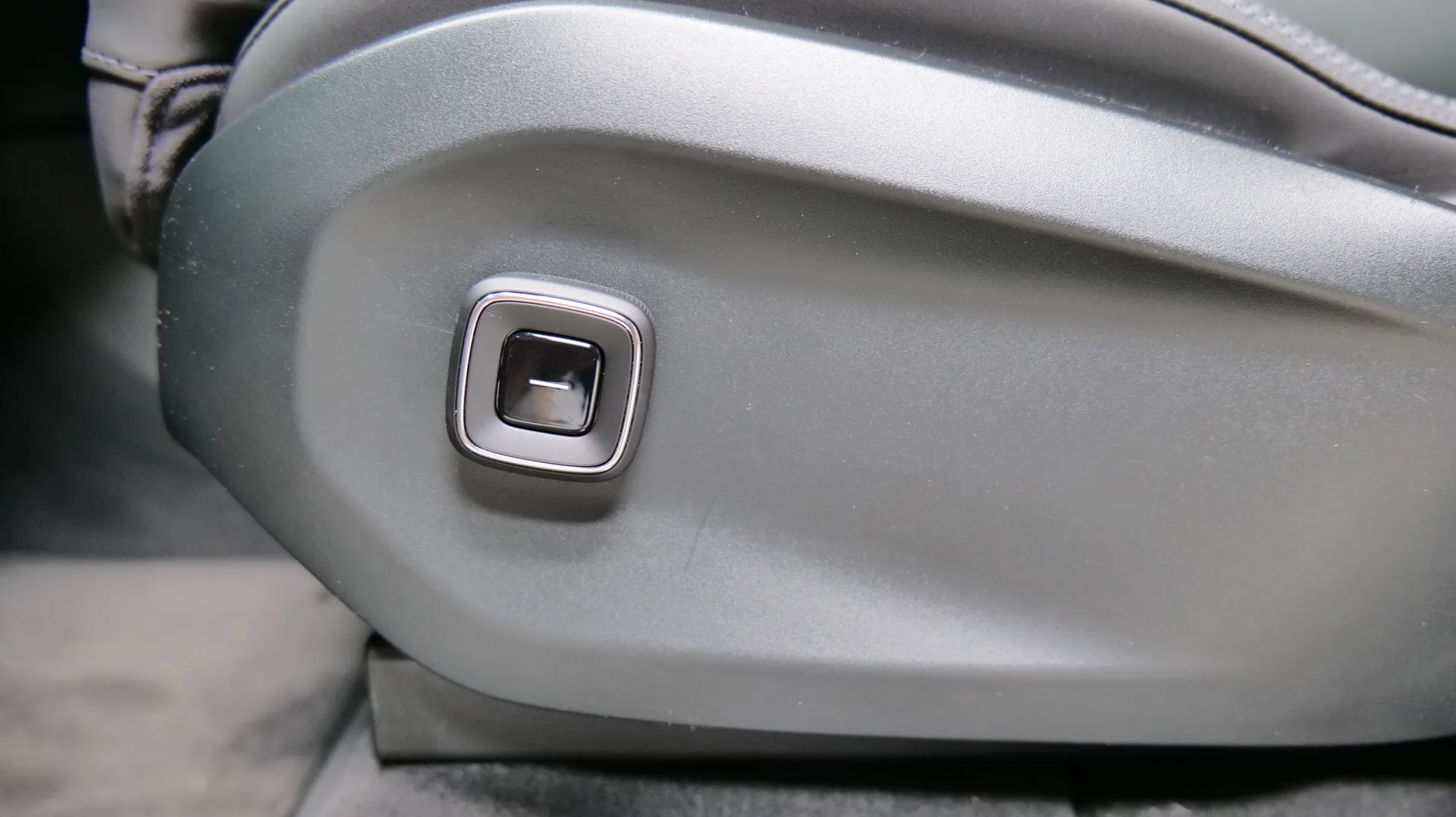 Autokuva 20 - RXN-912