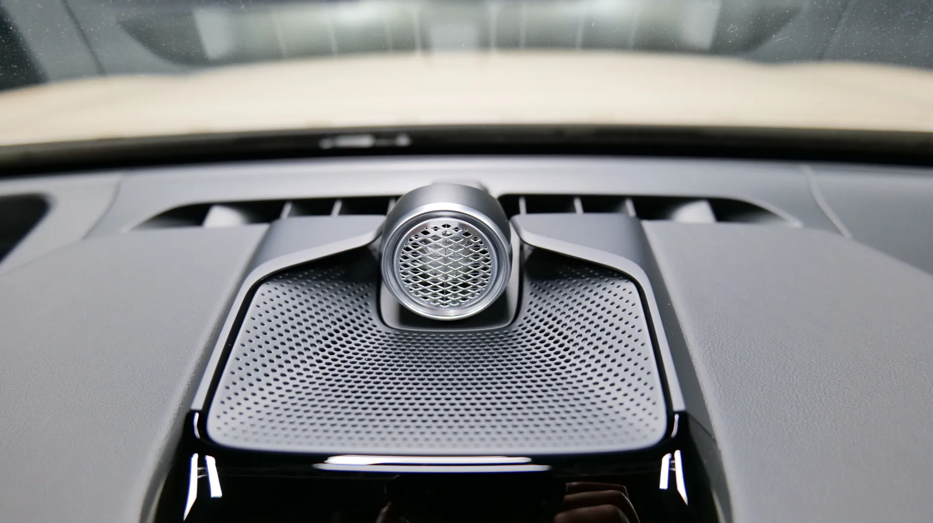 Autokuva 23 - RXN-912