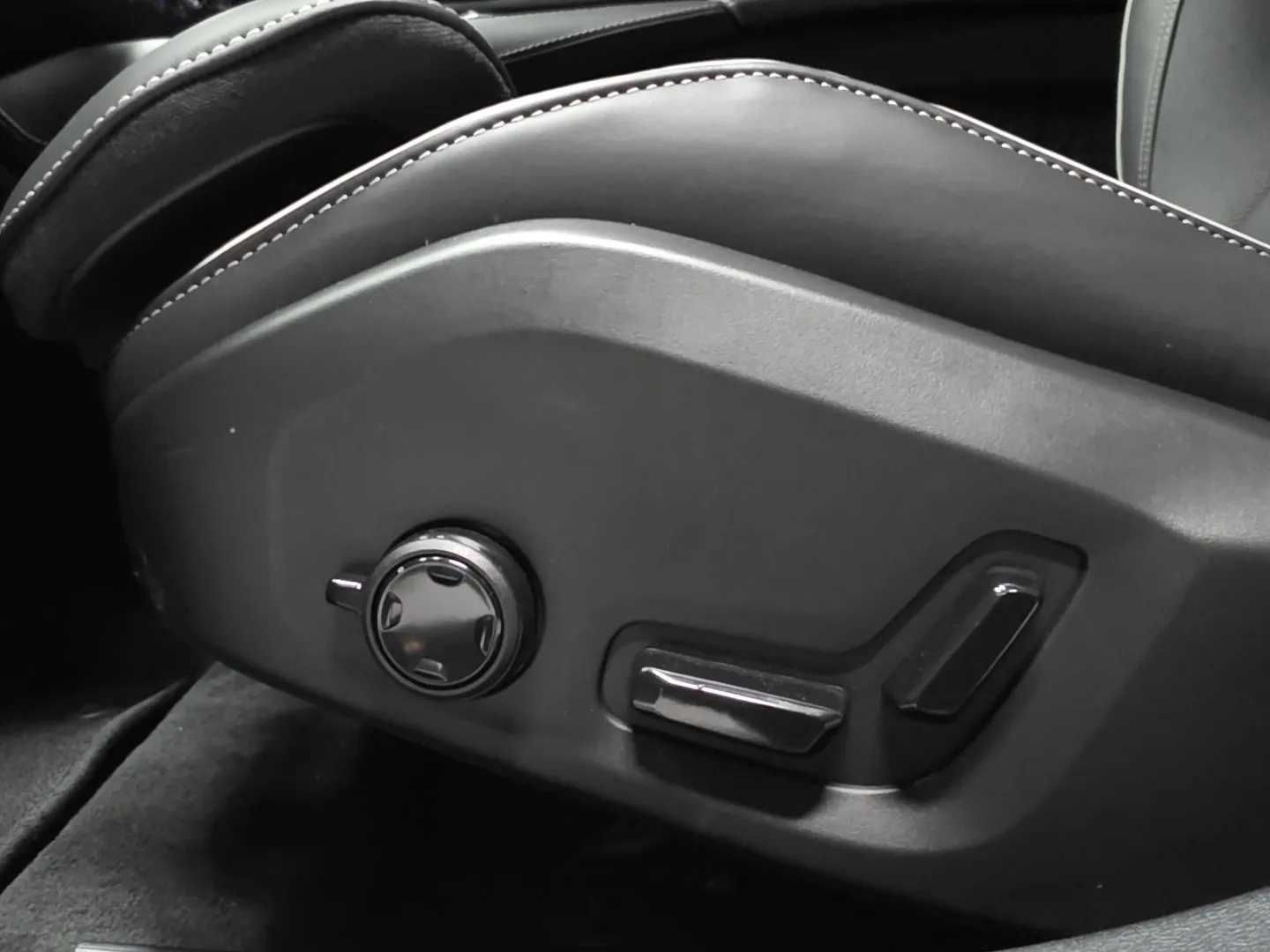 Autokuva 15 - RXO-715