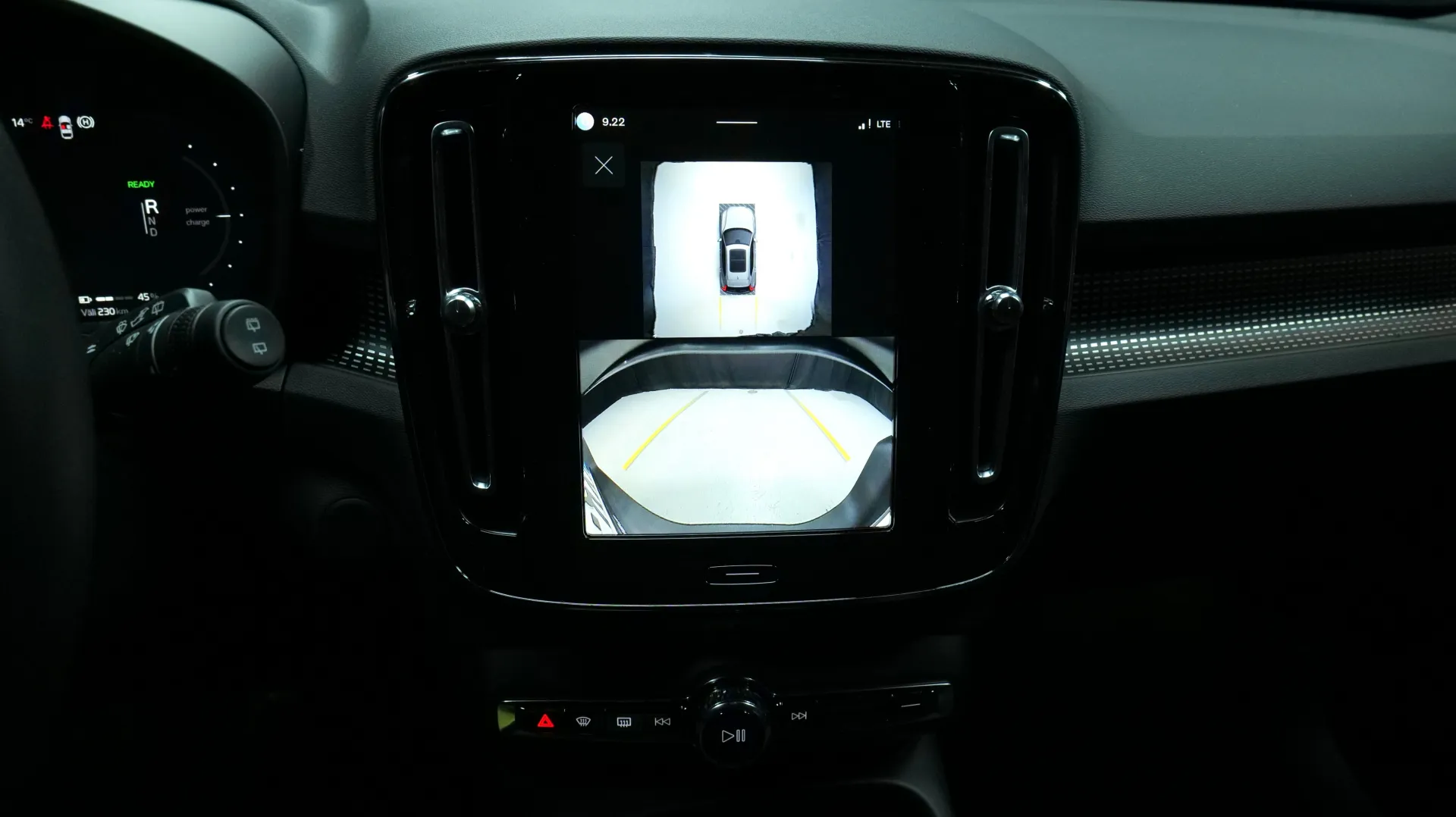 Autokuva 7 - RXR-394