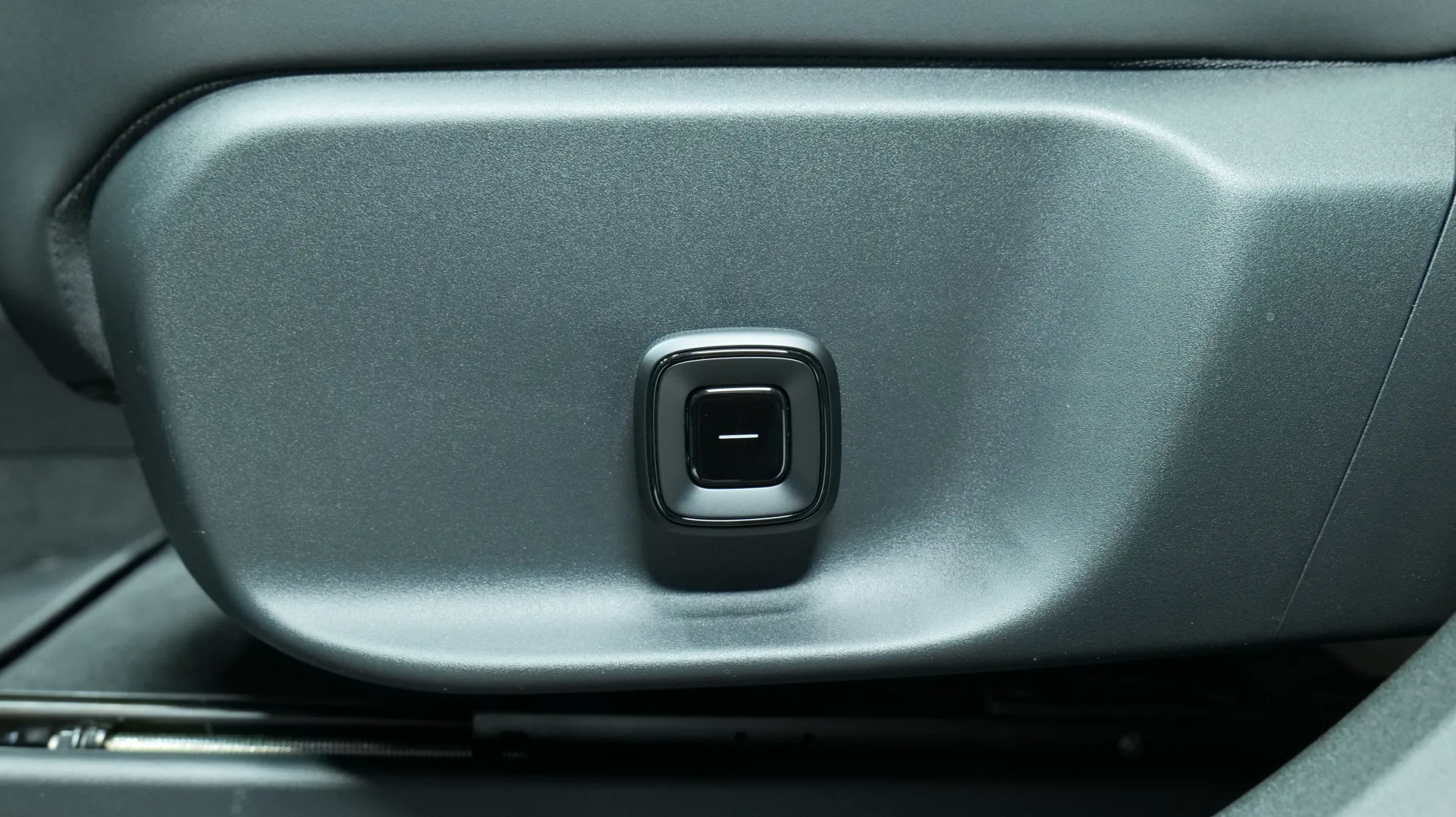 Autokuva 9 - RXR-420