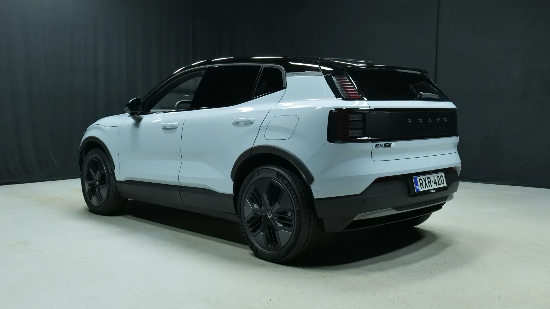 Autokuva 2 - RXR-420