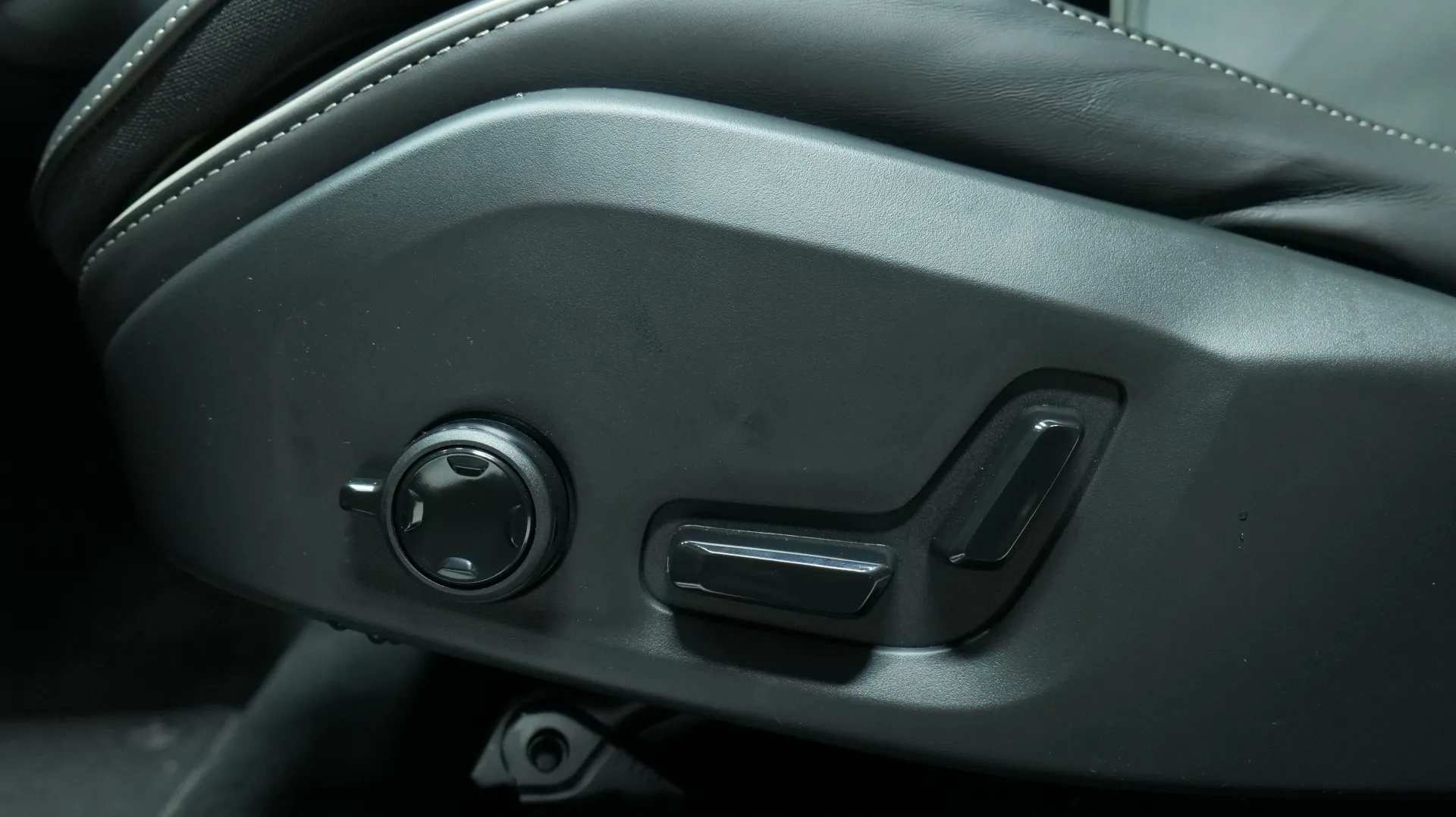 Autokuva 11 - RXR-957