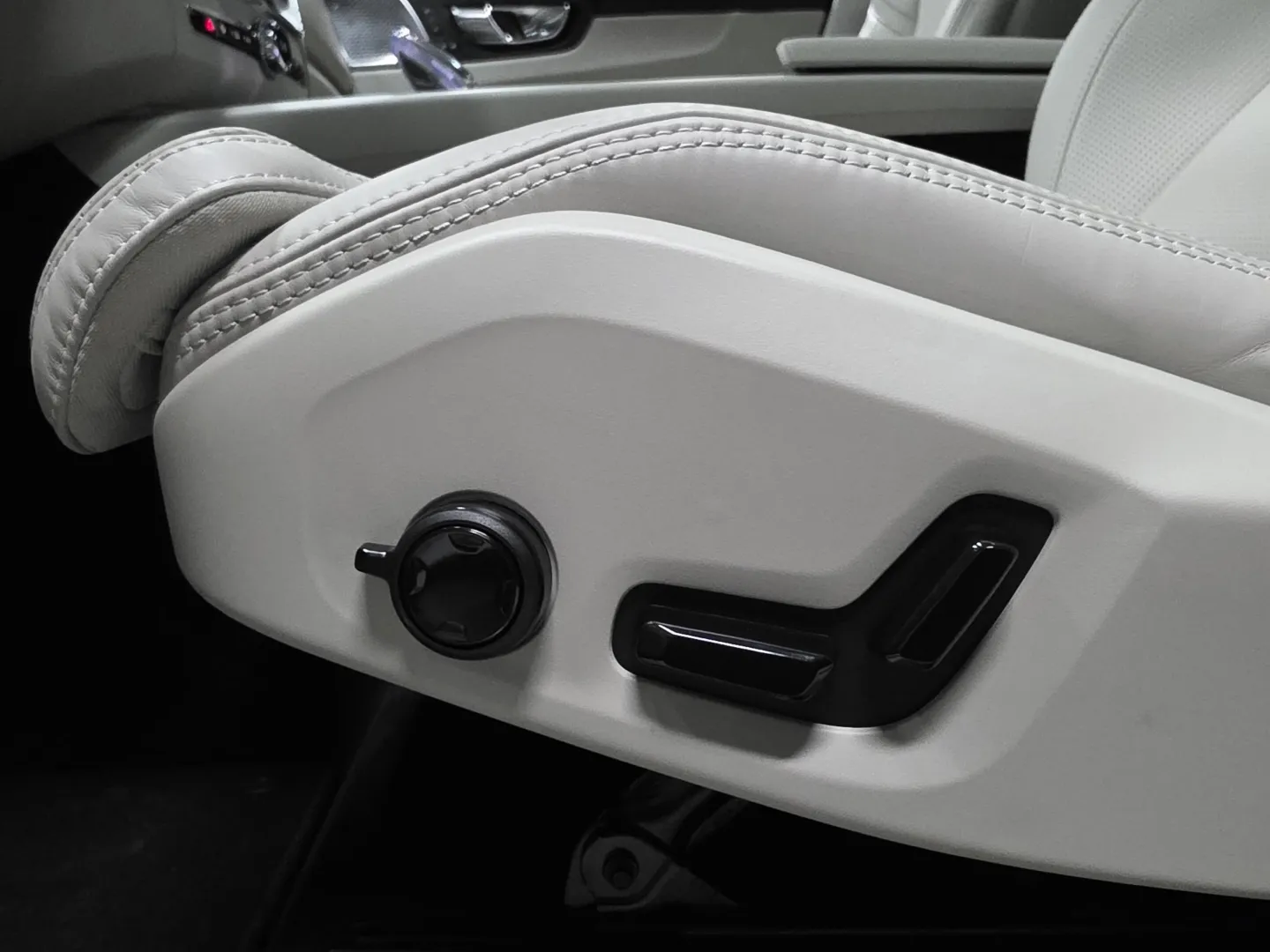 Autokuva 15 - RXS-569