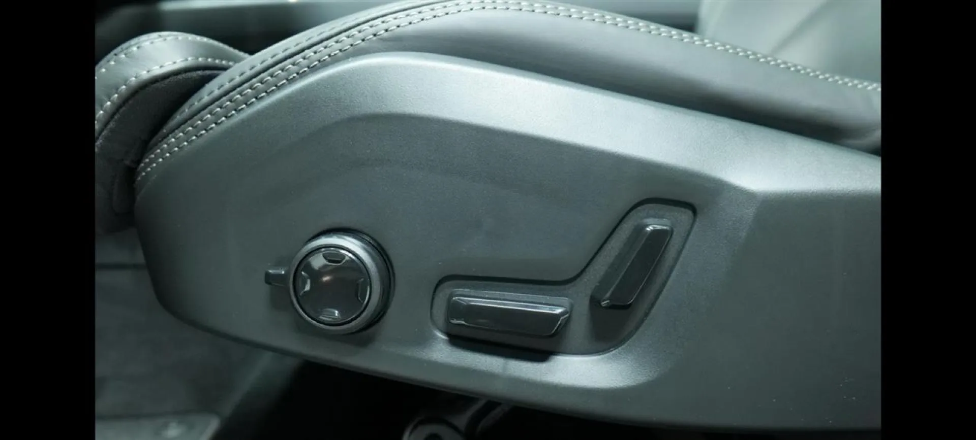 Autokuva 12 - RXU-644