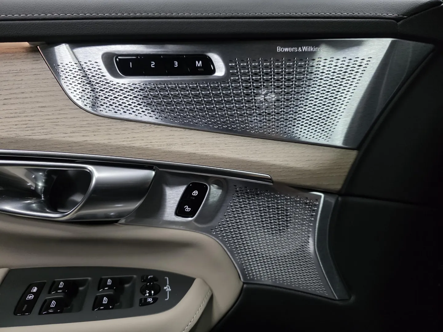 Autokuva 14 - RXU-663