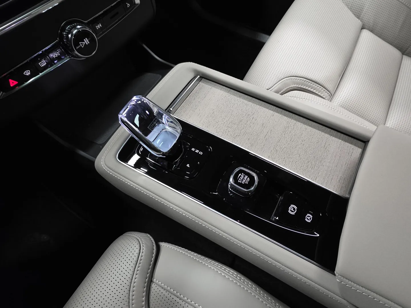 Autokuva 13 - RXU-663