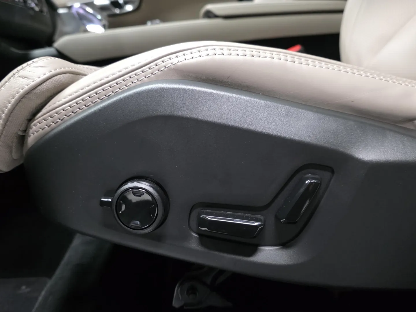 Autokuva 15 - RXU-663