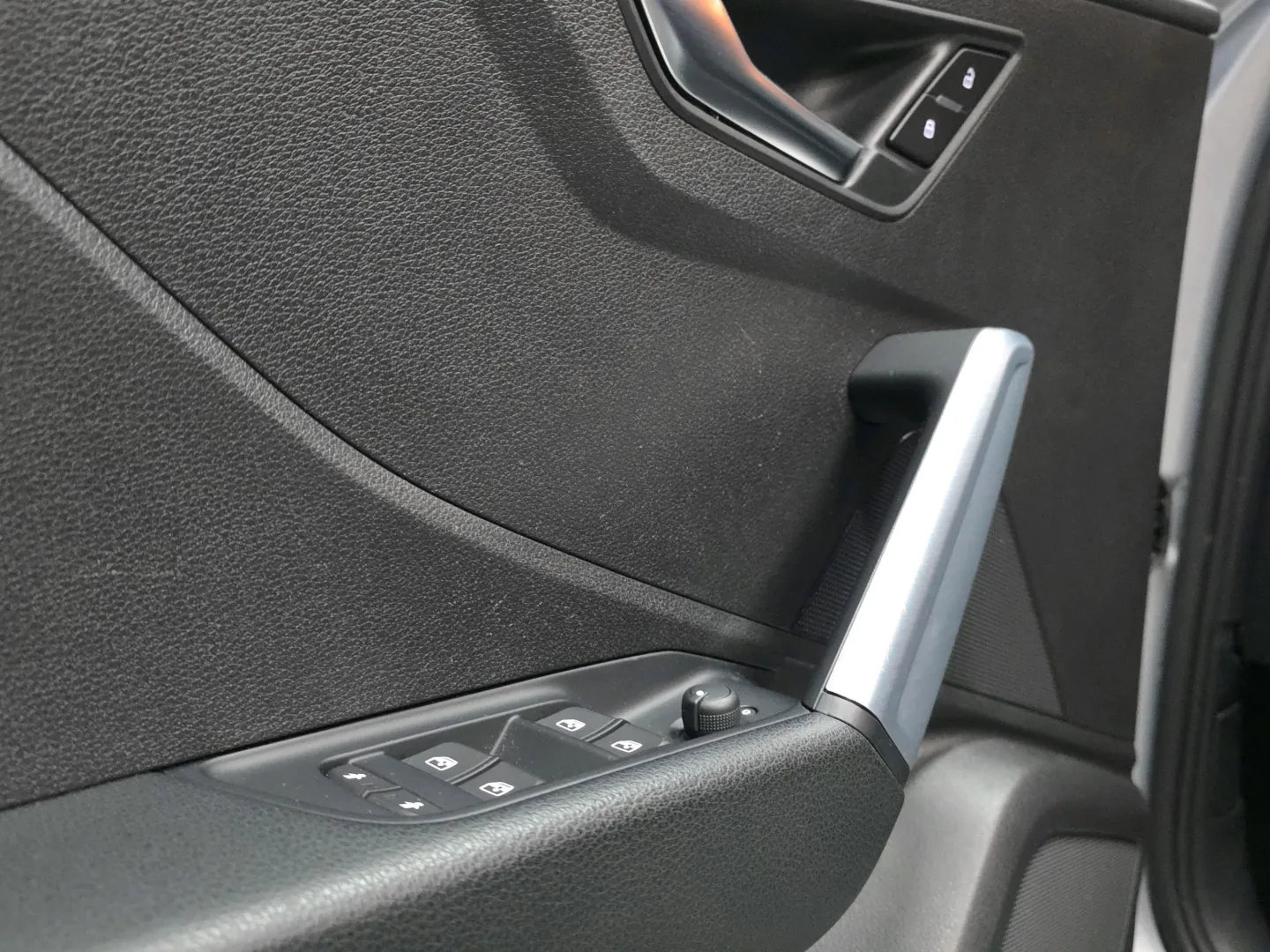 Autokuva 13 - SMN-279