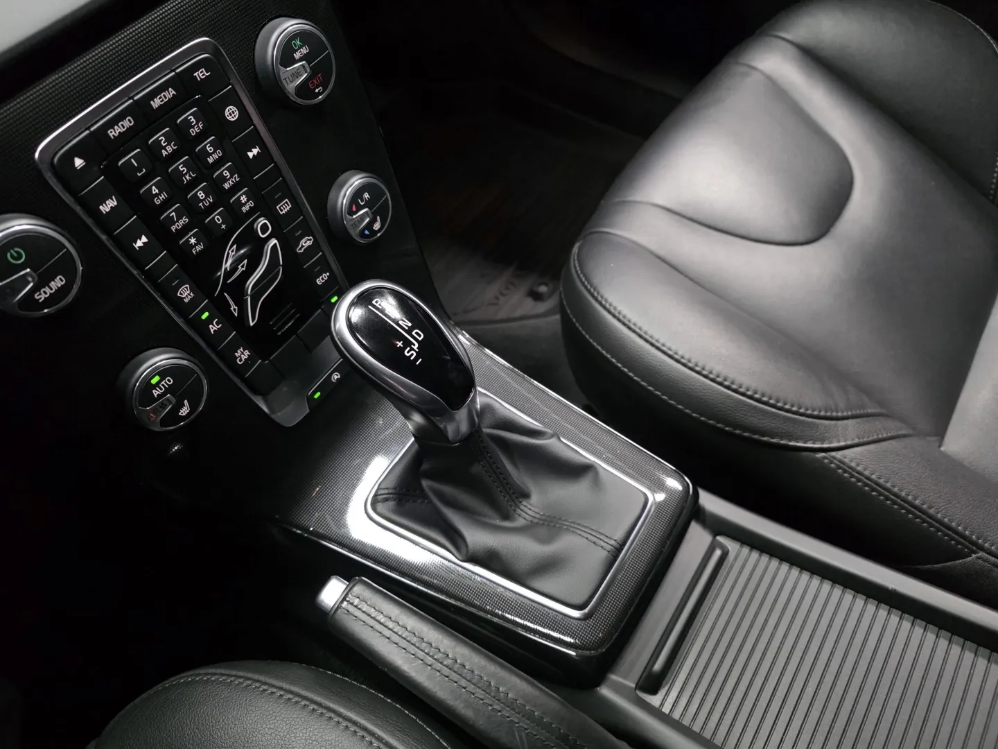 Autokuva 14 - SOJ-604