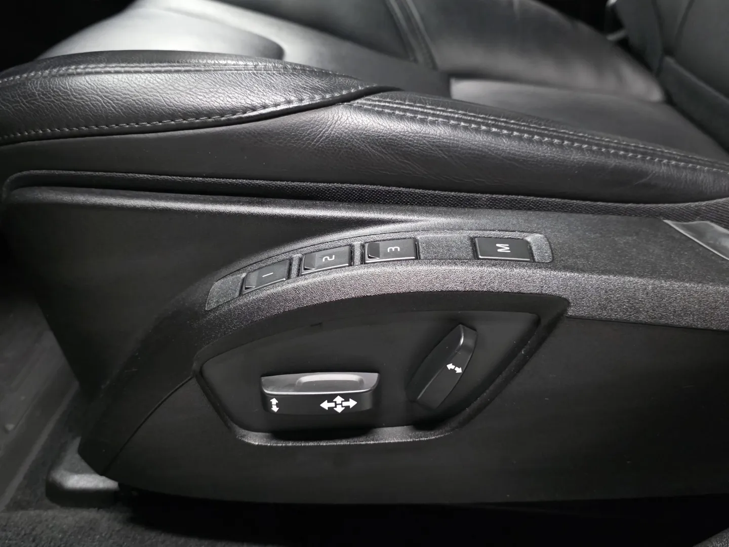 Autokuva 15 - SOJ-604