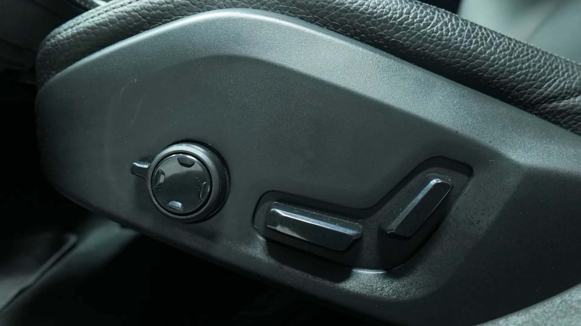 Autokuva 13 - SOJ-608