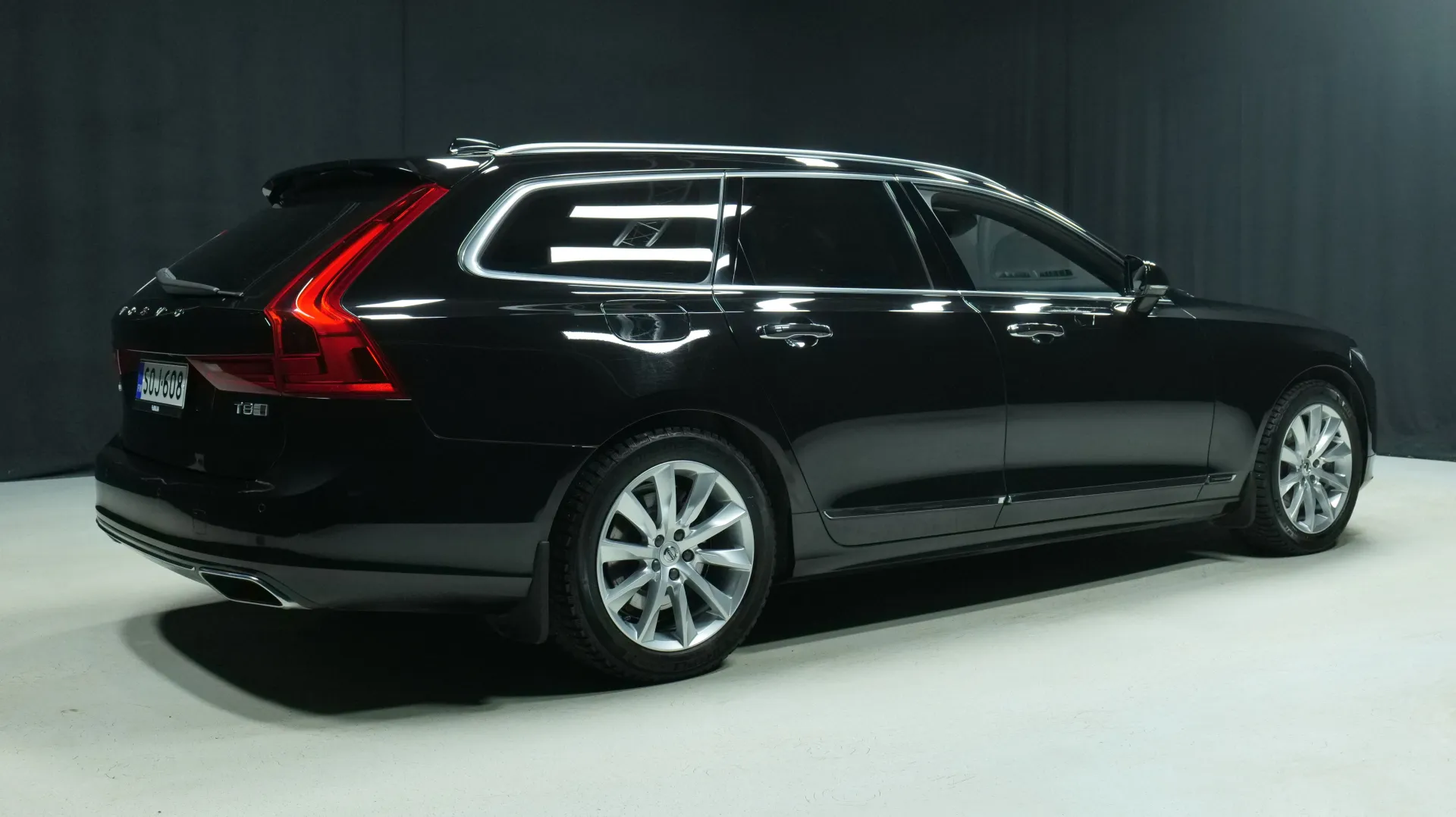 Autokuva 3 - SOJ-608