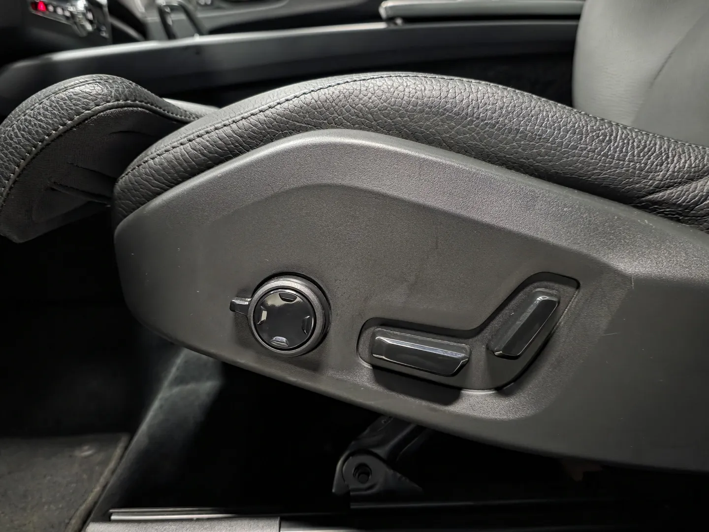 Autokuva 16 - SPB-233