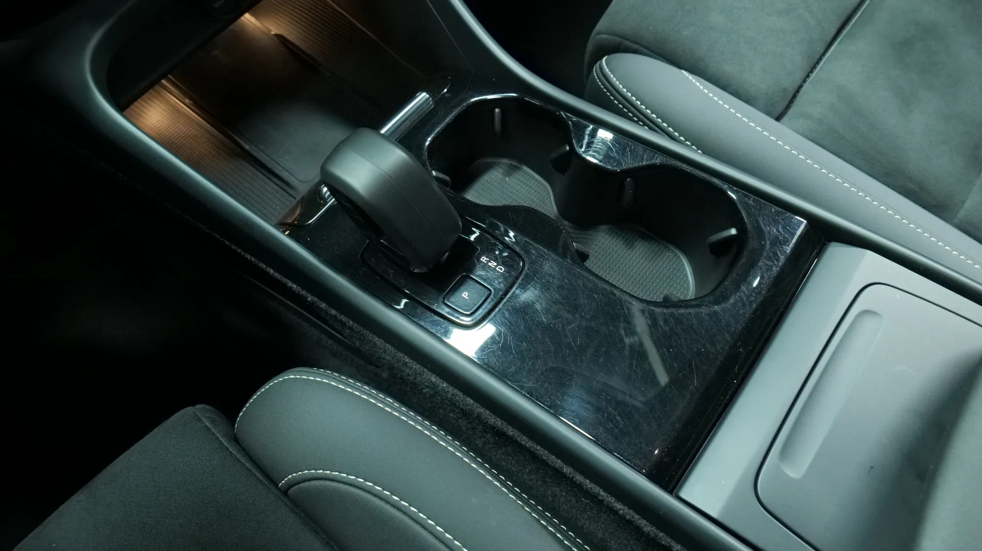 Autokuva 9 - SPU-377