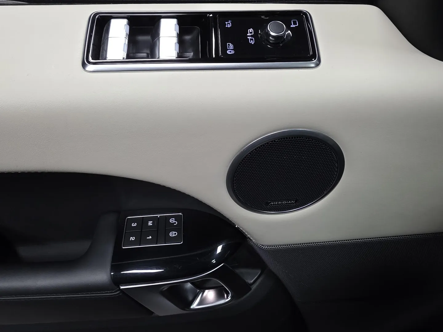 Autokuva 15 - SYU-319