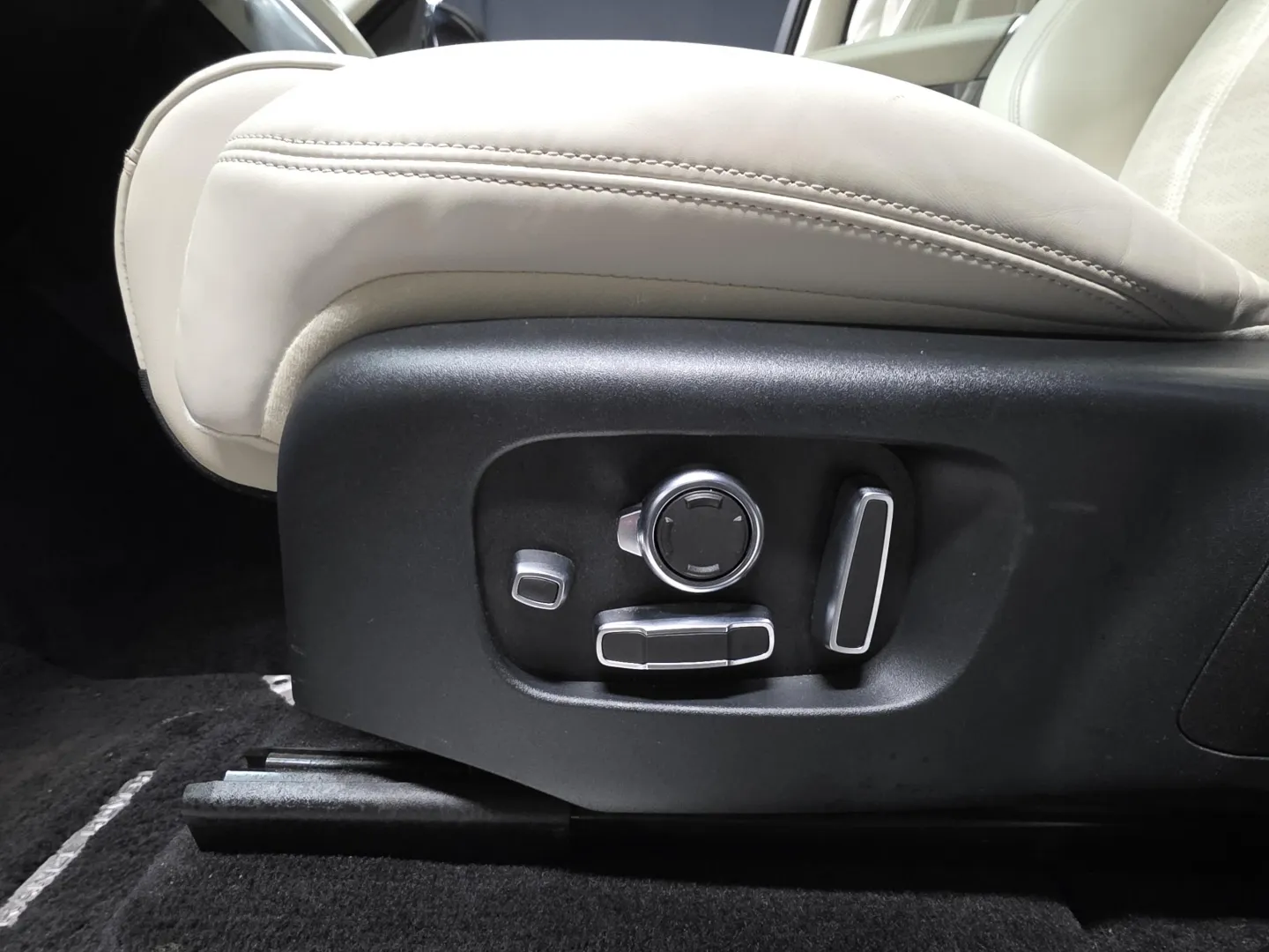 Autokuva 16 - SYU-319