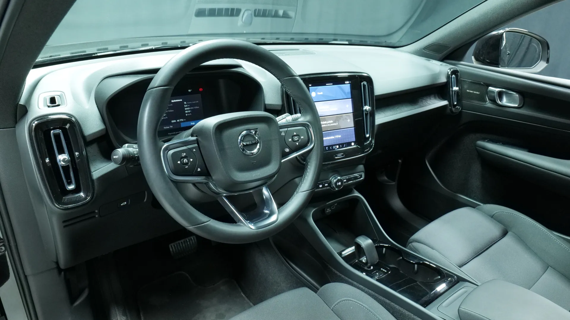 Autokuva 13 - SYY-437