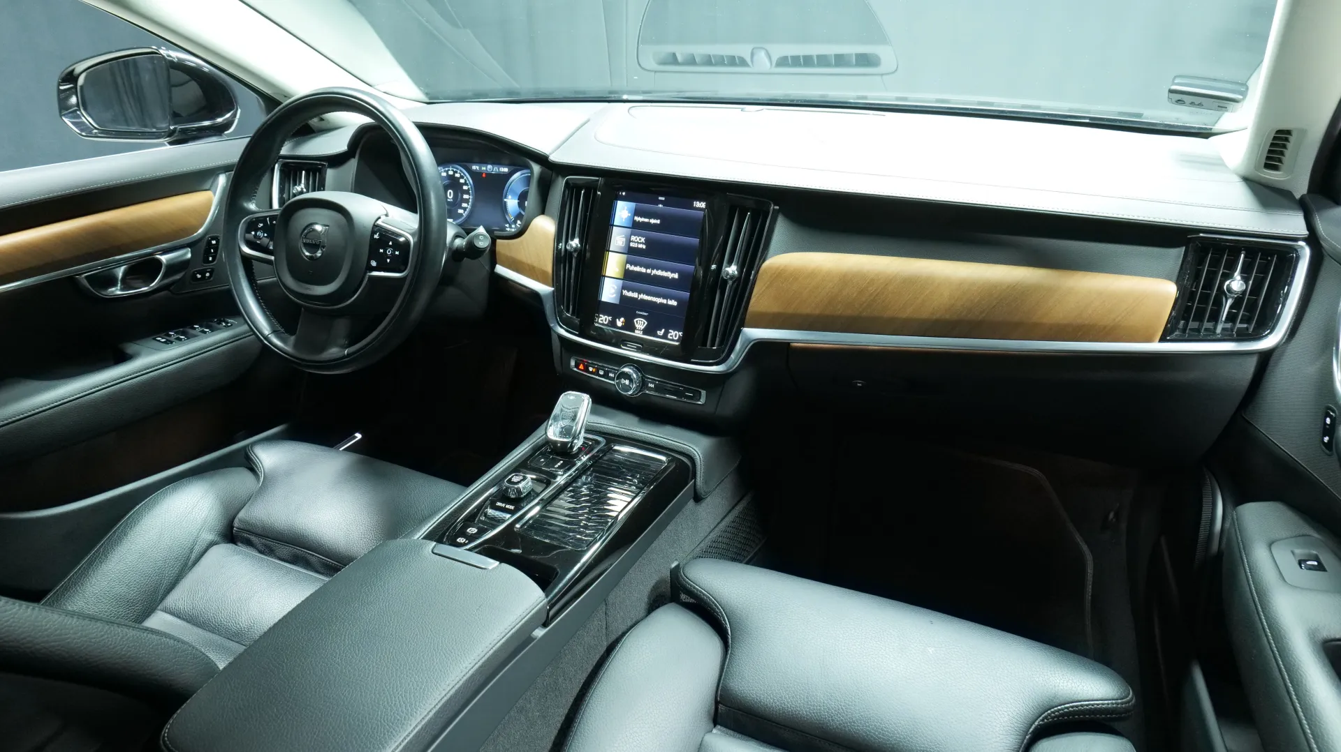 Autokuva 19 - SZM-585