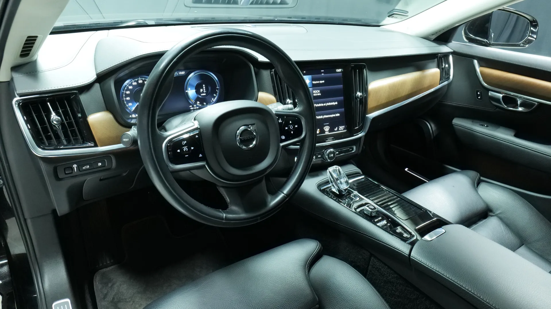 Autokuva 14 - SZM-585