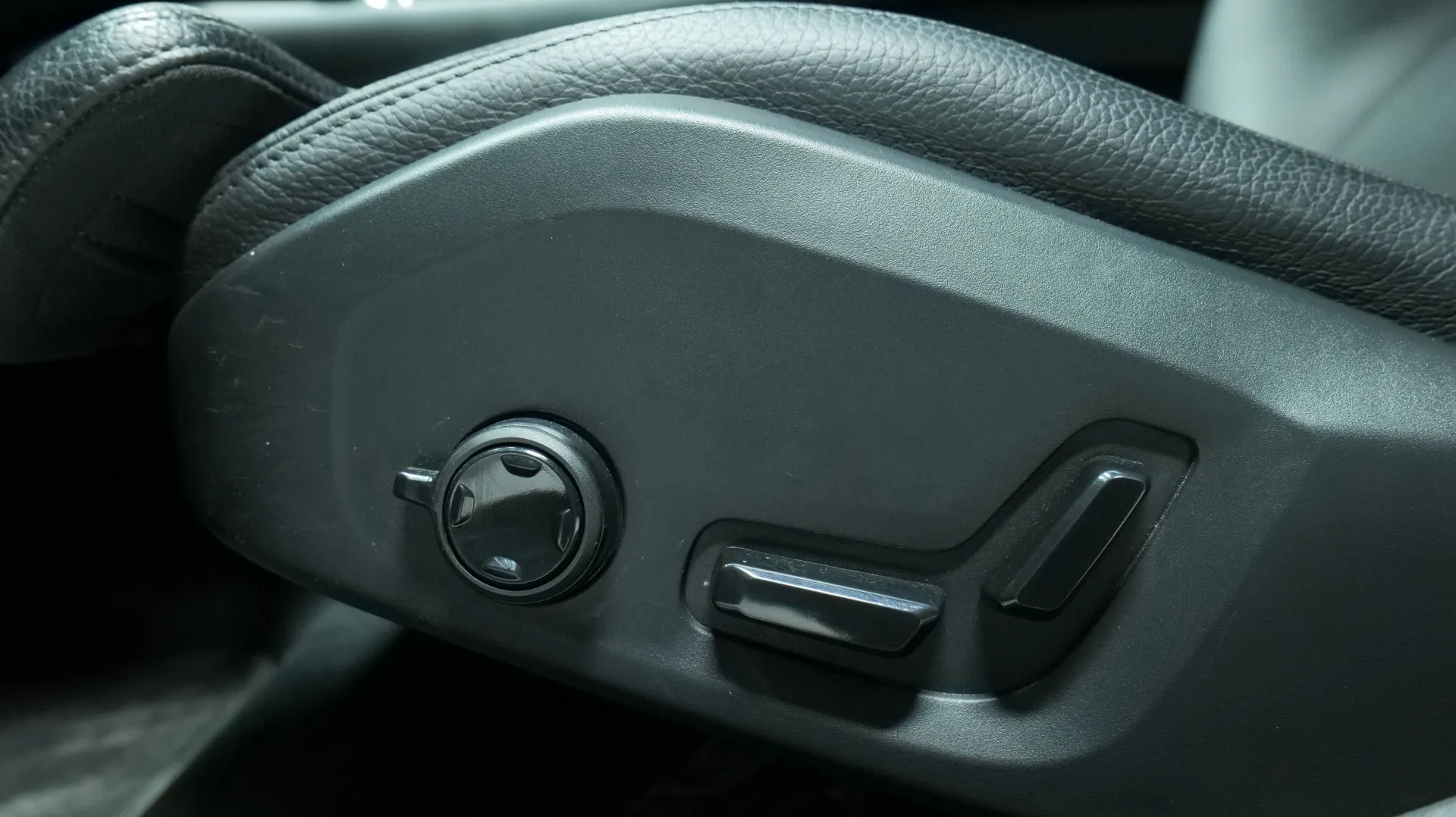 Autokuva 13 - SZM-585