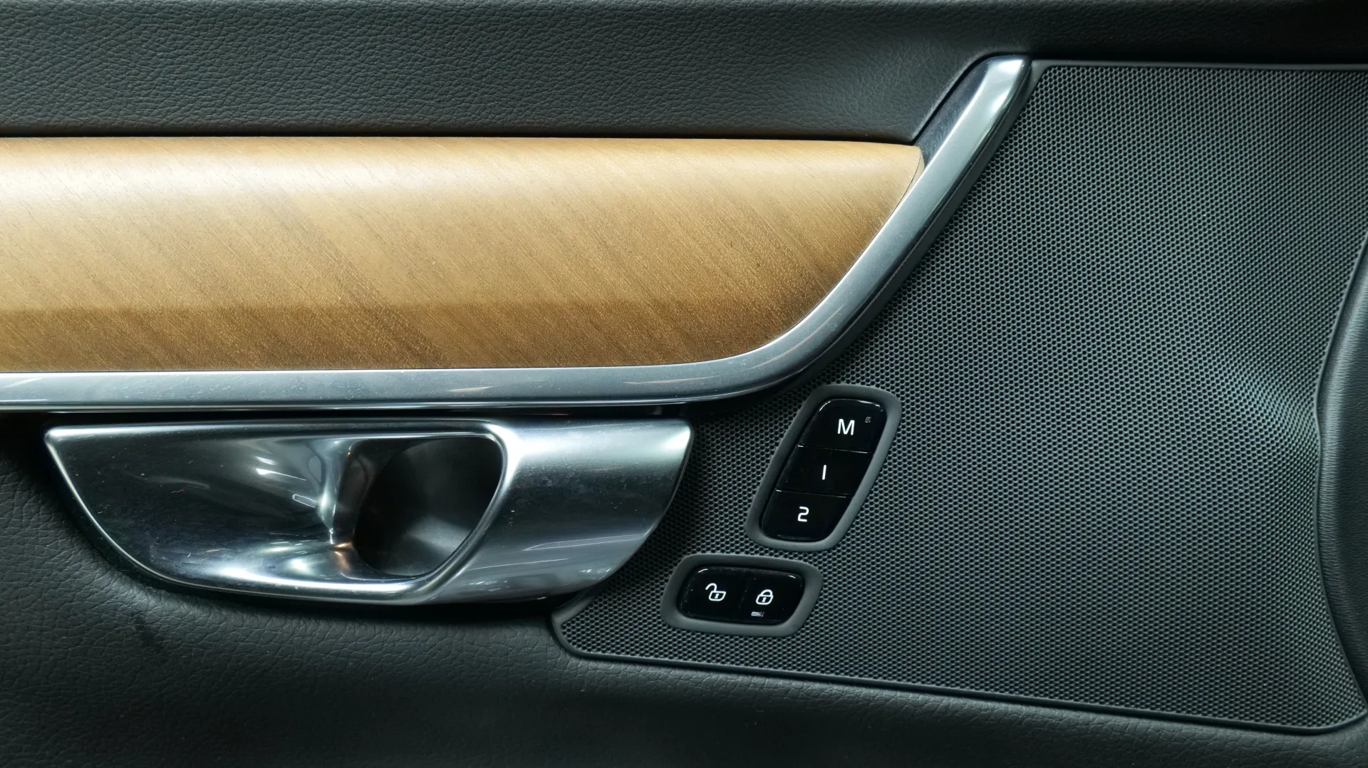 Autokuva 11 - SZM-585