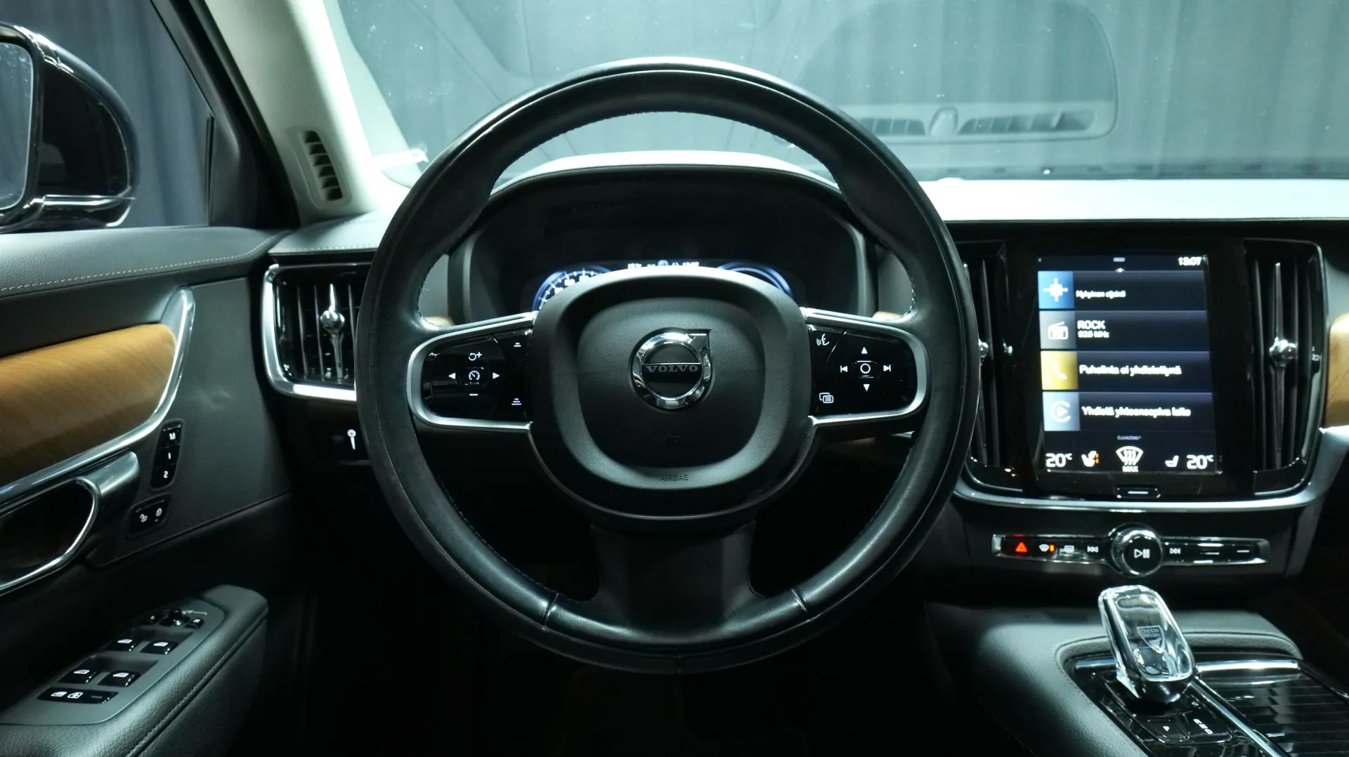 Autokuva 16 - SZM-585