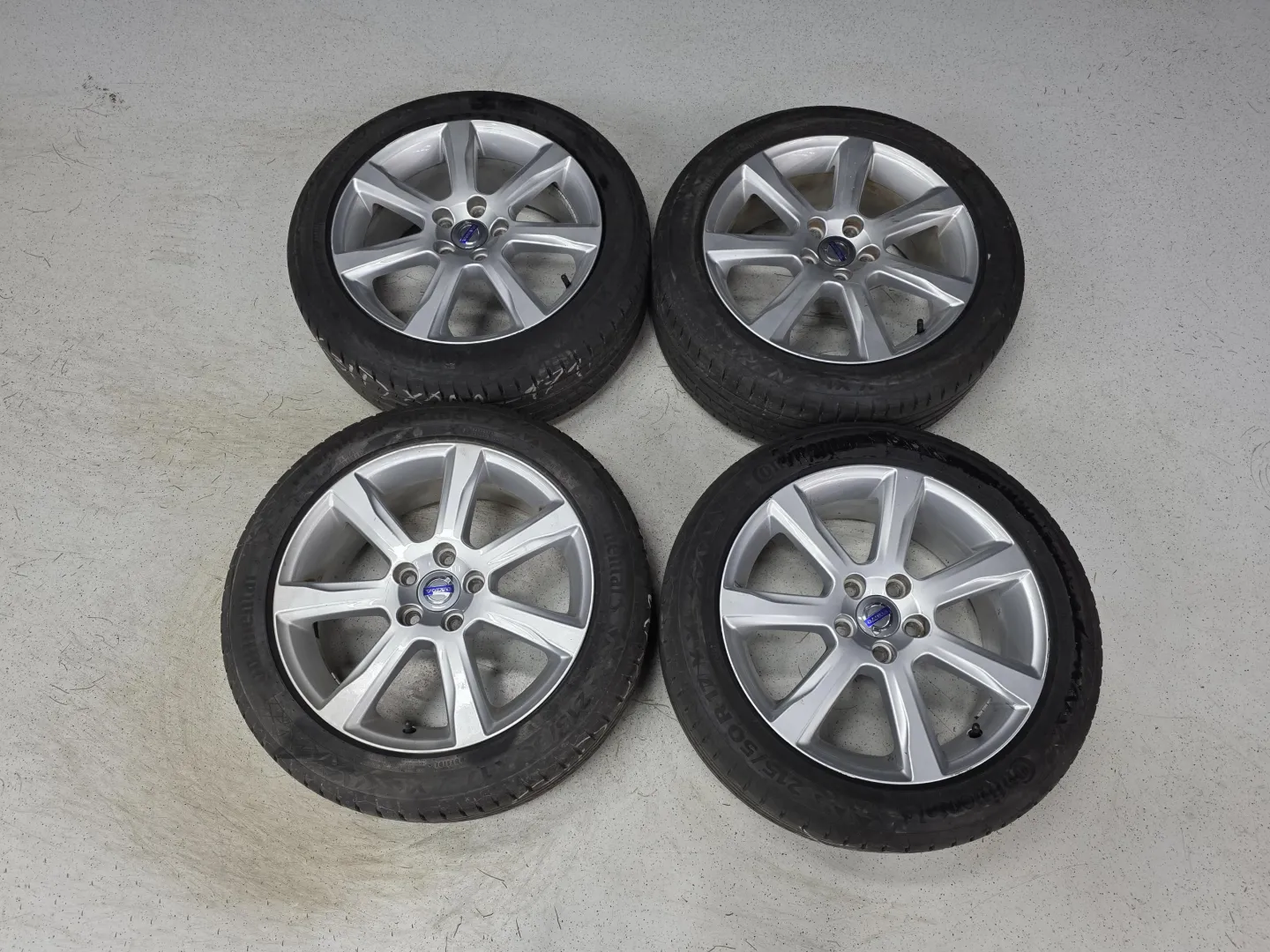 Autokuva 12 - XOM-979