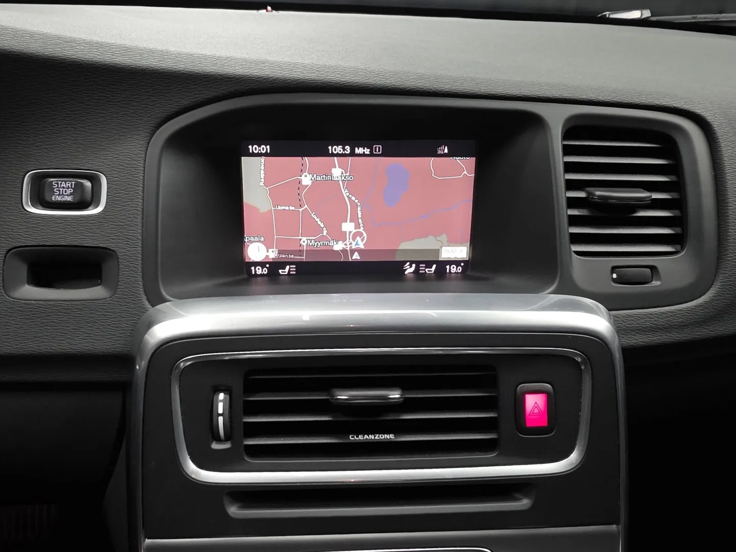 Autokuva 13 - XOM-979