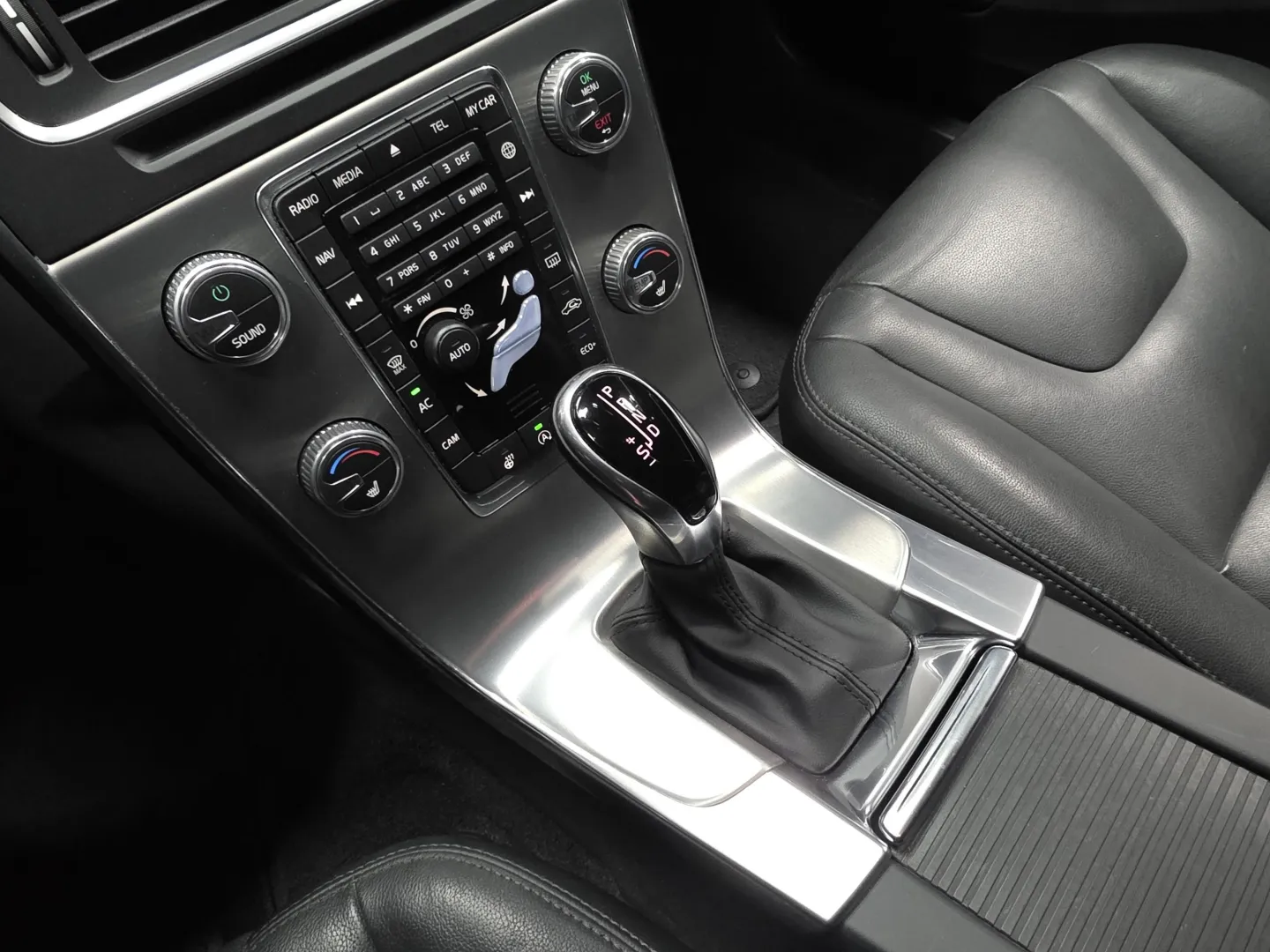 Autokuva 15 - XOM-979