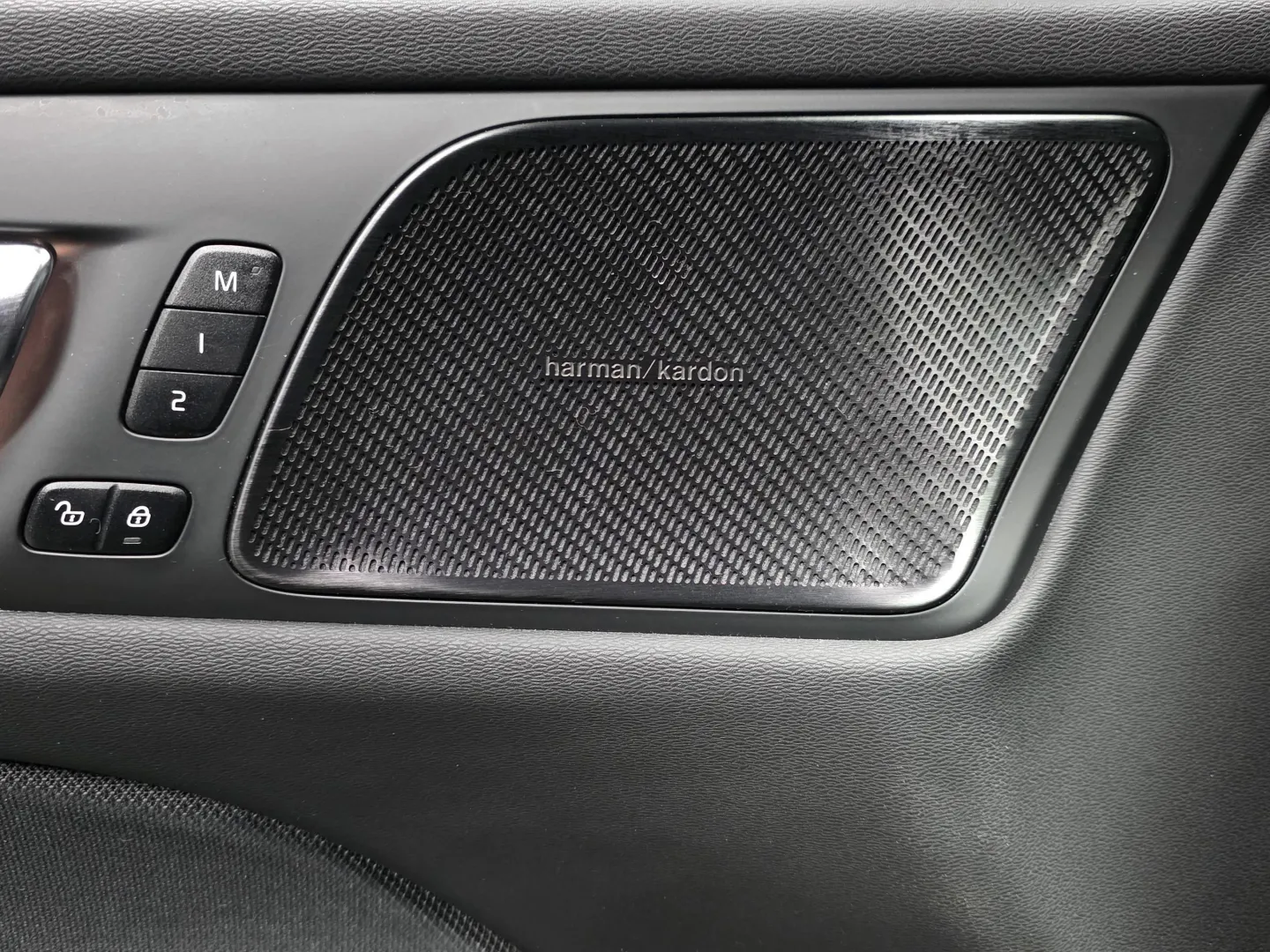 Autokuva 16 - XPN-141